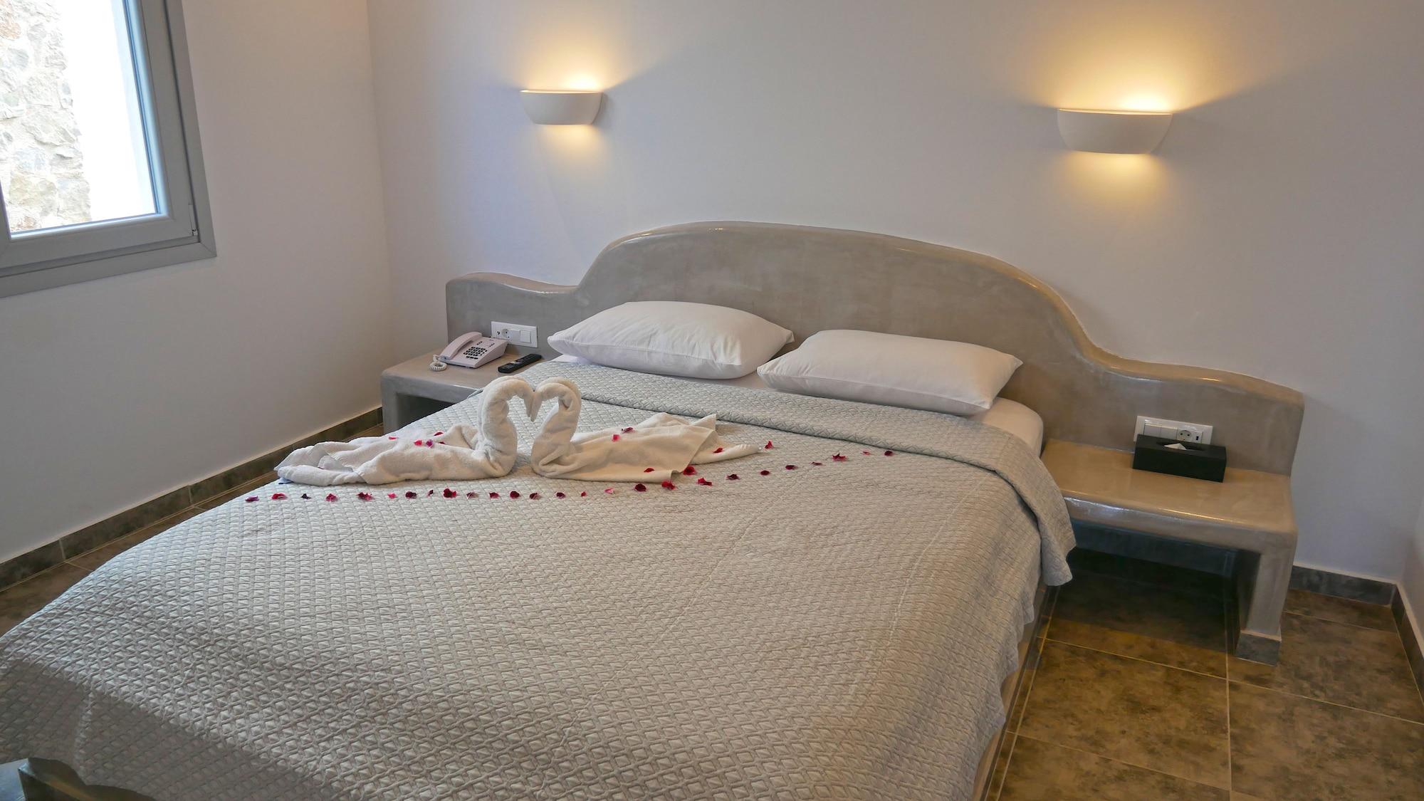 Hotel Nautilus Dome Fira (Santorini)