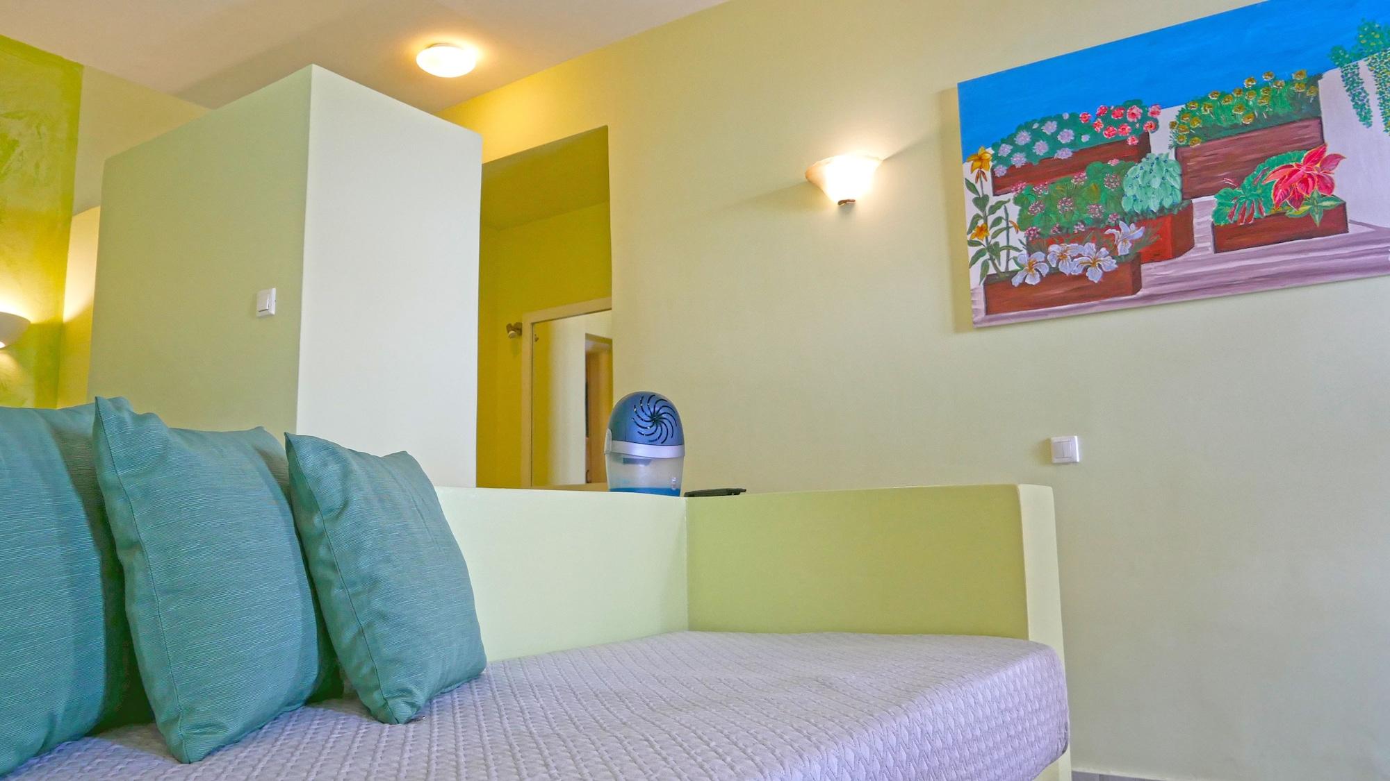 Nautilus Dome Hotel Fira (Santorini)