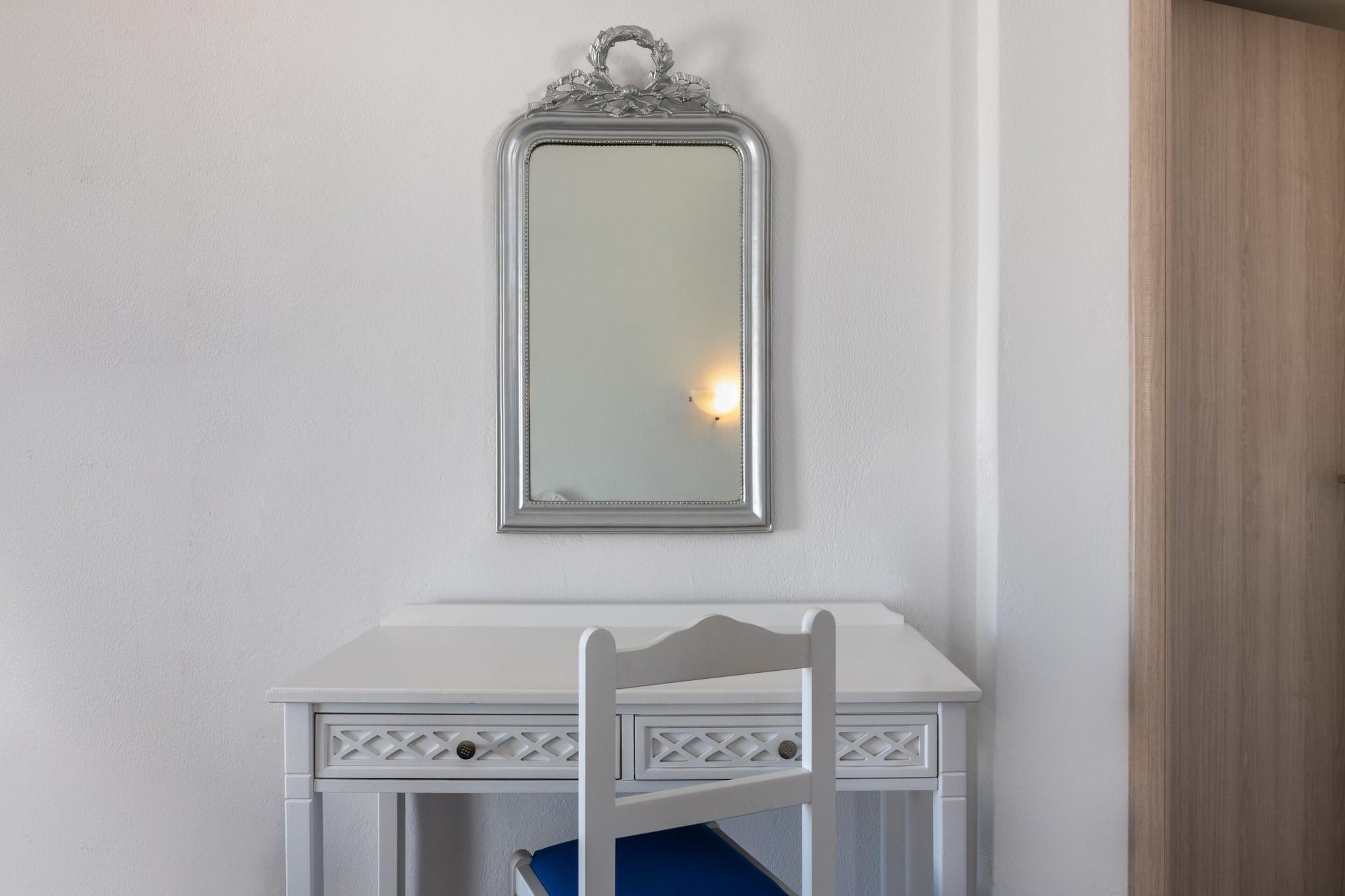 Rivari Santorini 3*