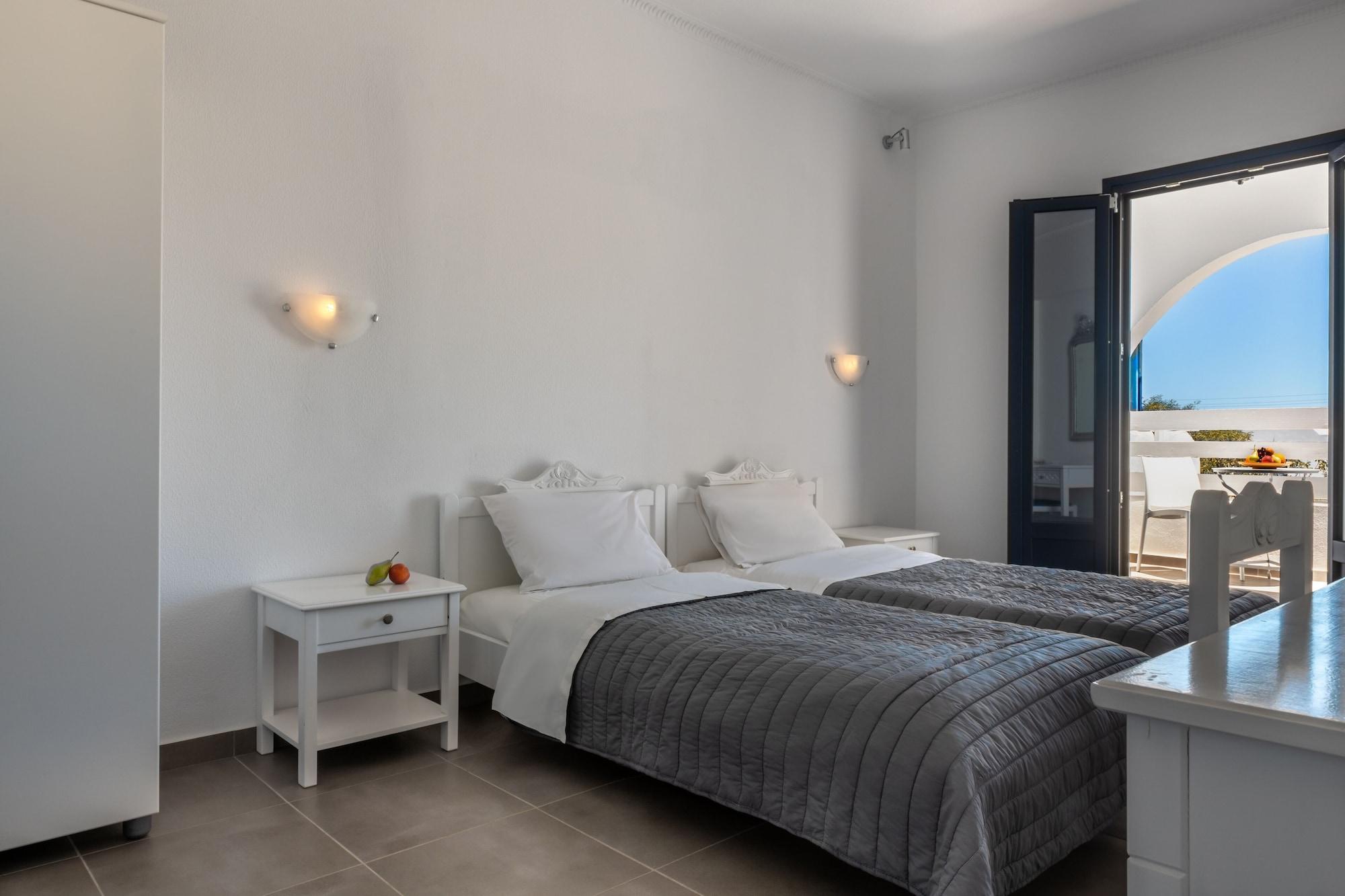 Hotel Rivari Santorini 3*