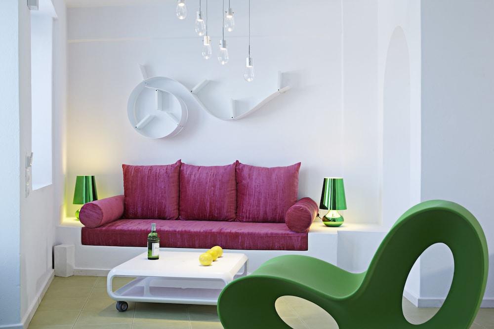Avant Garde Akrotiri (Santorini)