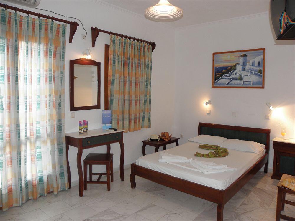 Fomithea Aparthotel Kamari (Santorini)
