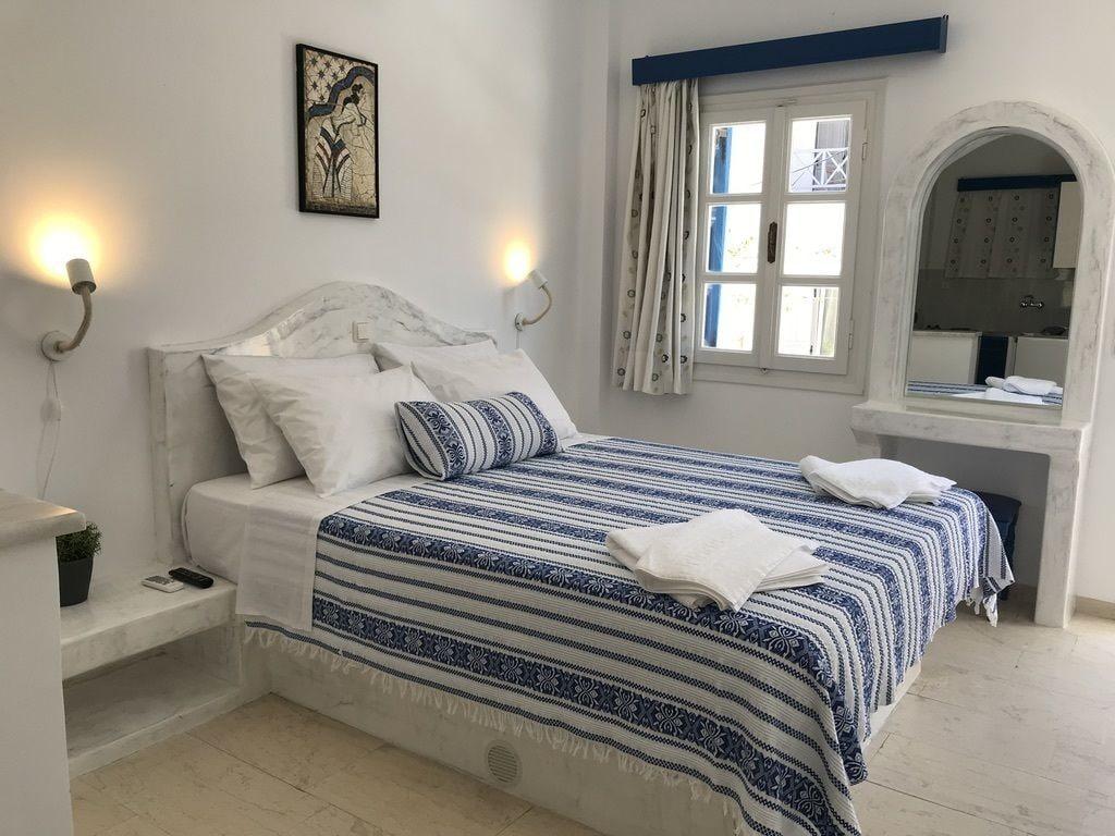 Dioskouri Art Kamari (Santorini)