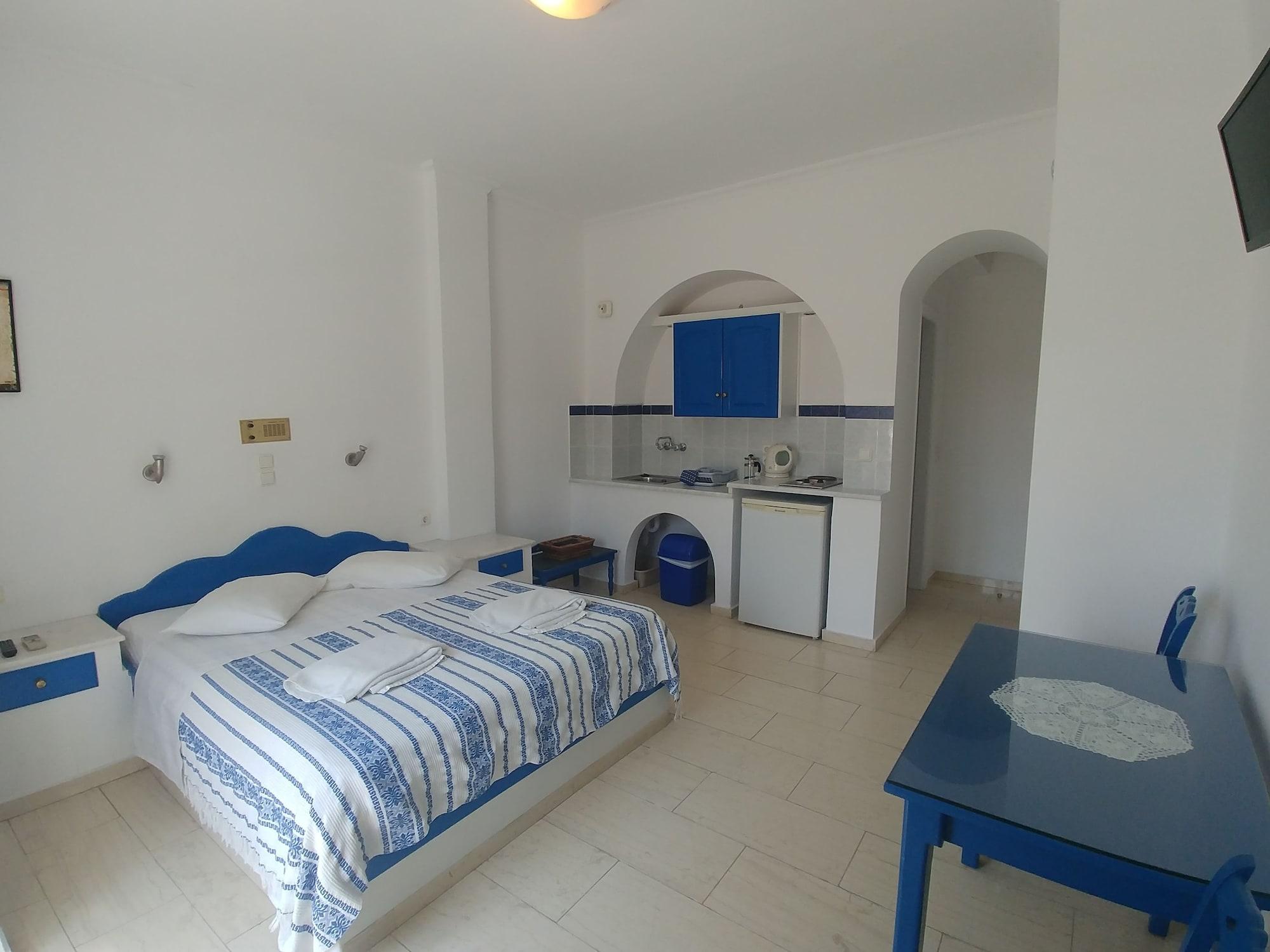 Dioskouri Art Kamari (Santorini)