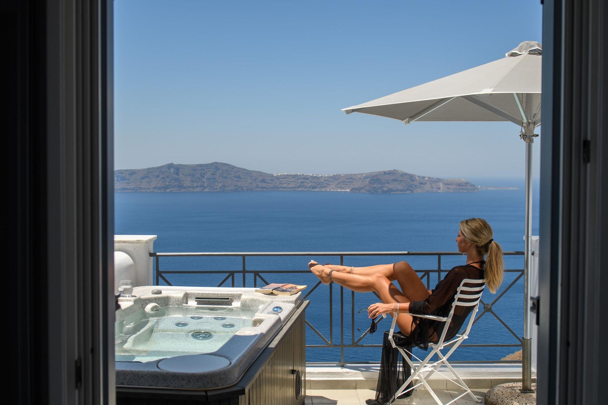 Renos Hotel Fira (Santorini)