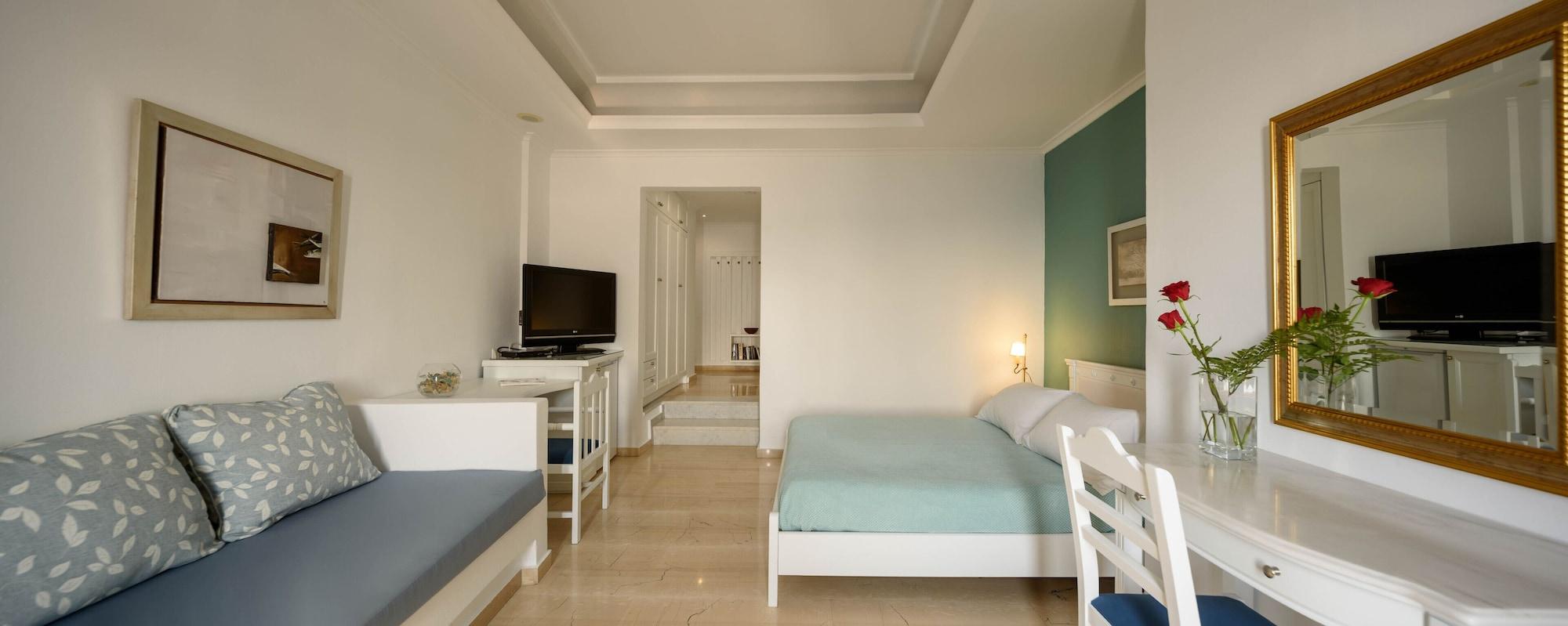 Renos 4* Fira (Santorini)
