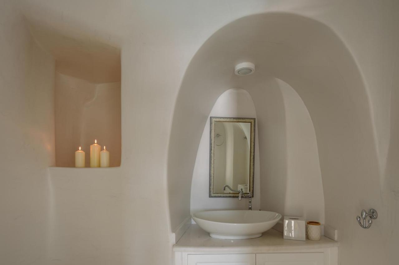 Villa Lathouri Cave Oia (Santorini)