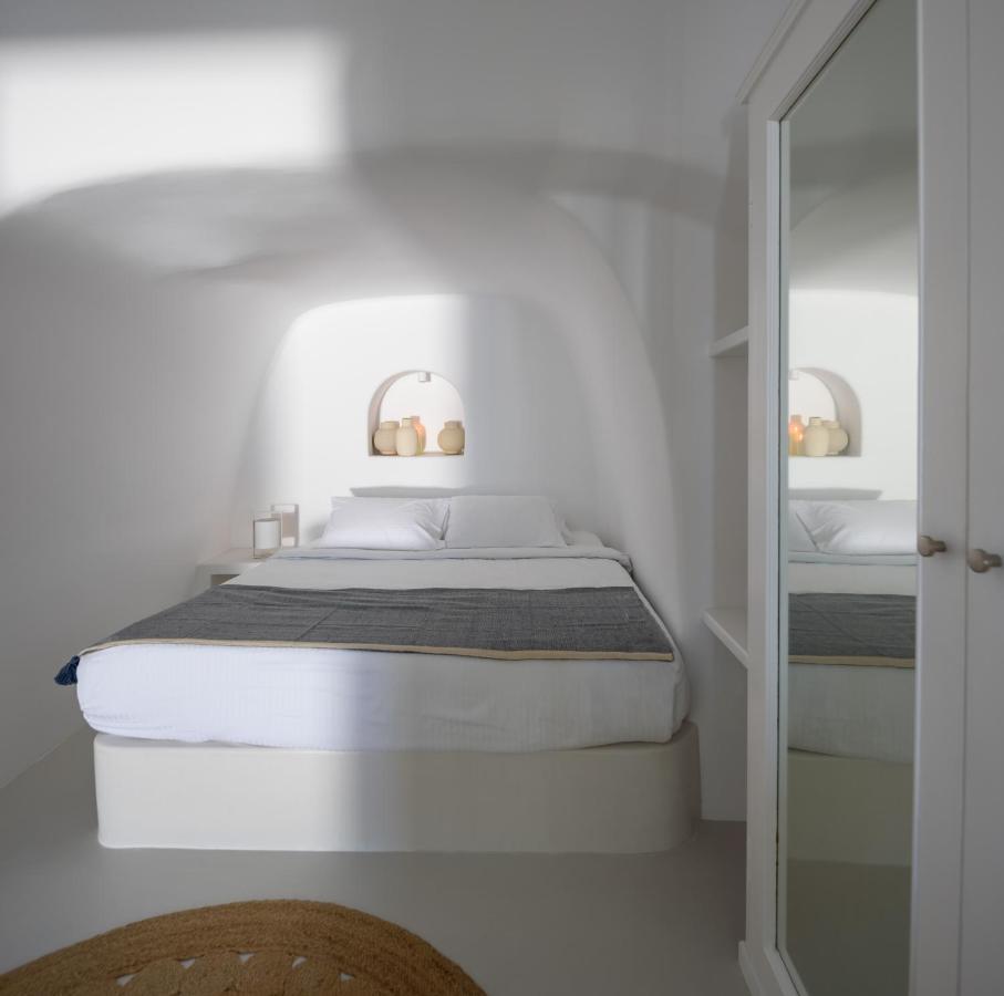 Lathouri Cave Villa Oia (Santorini)