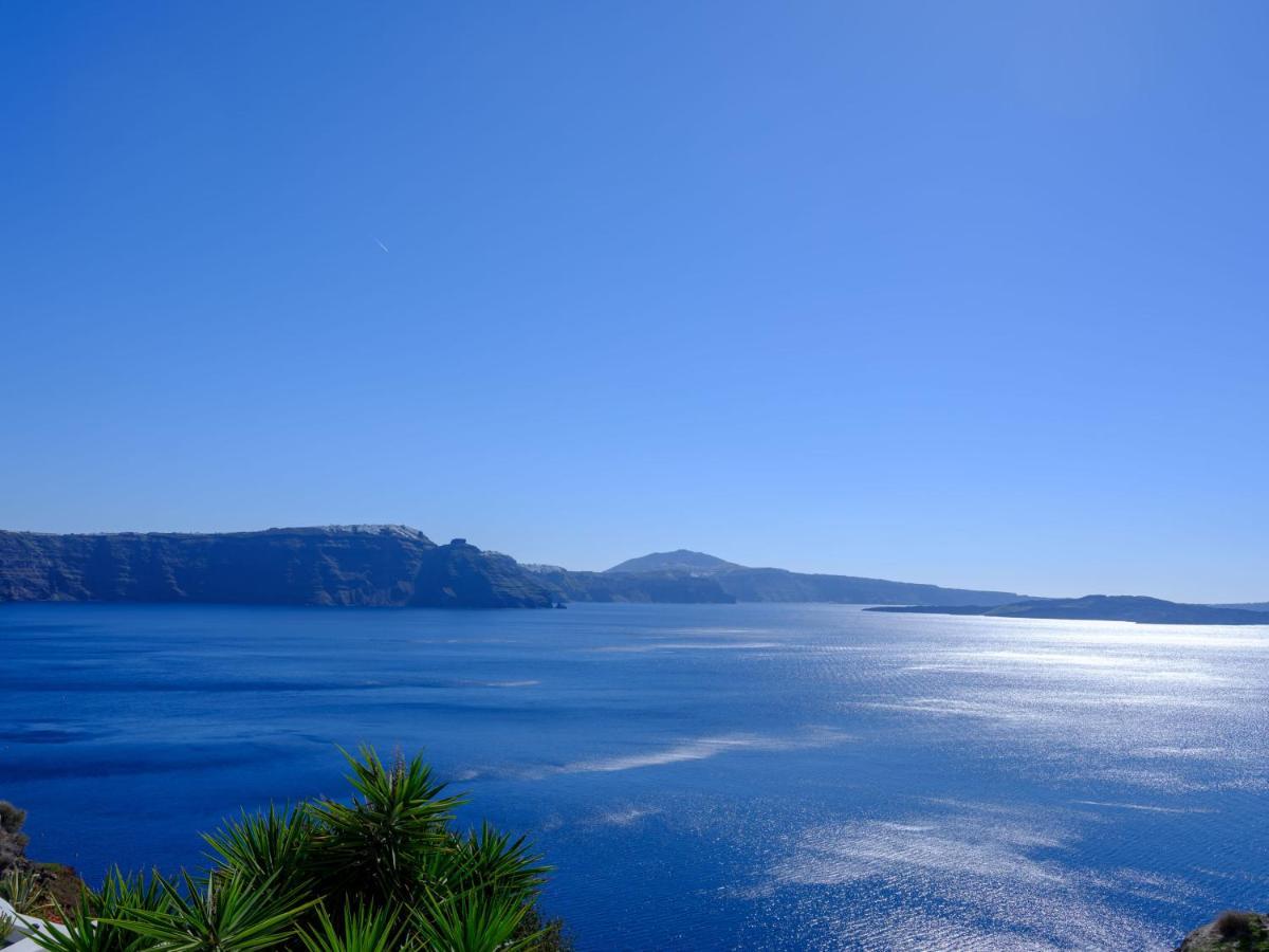 Lathouri Cave Oia (Santorini)