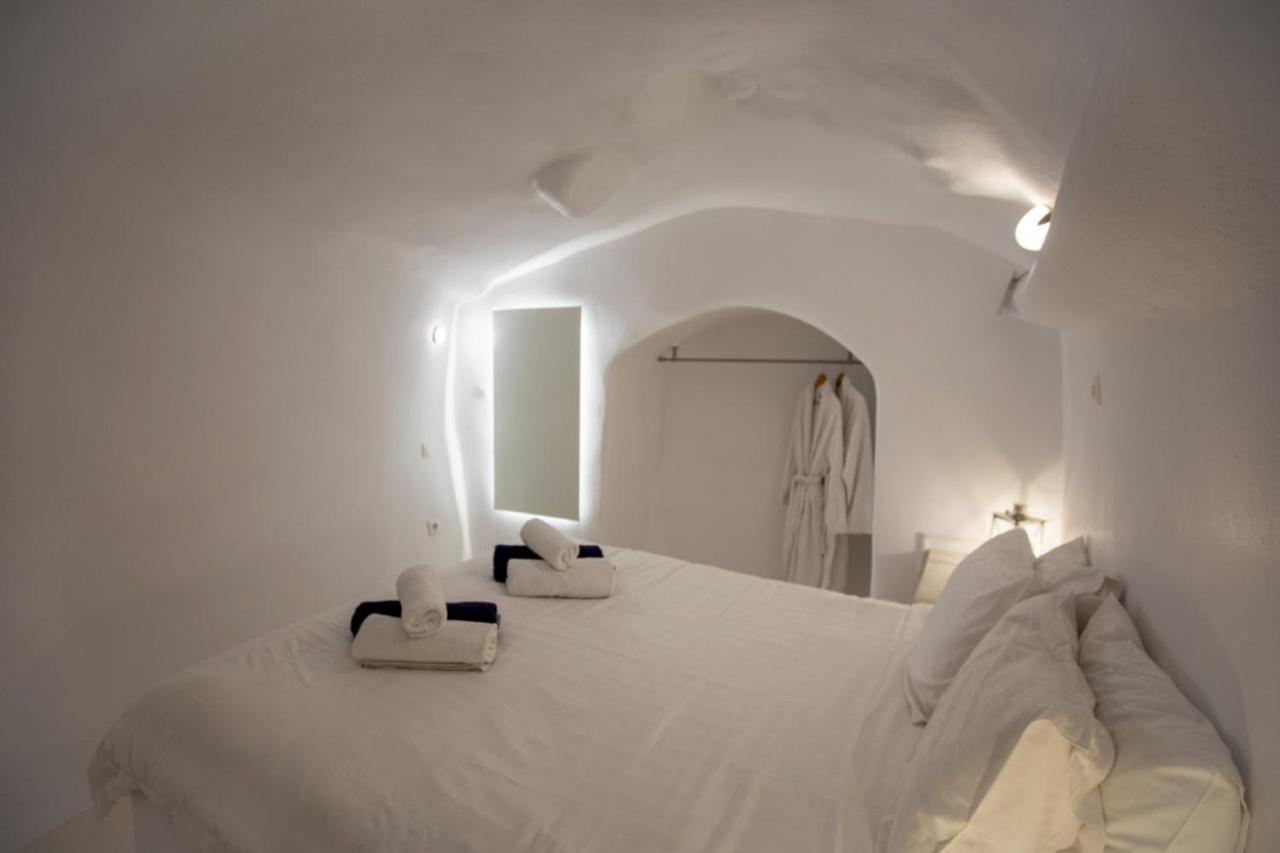 Sunset View Santorini - With Outdoor Jacuzzi Firostefani