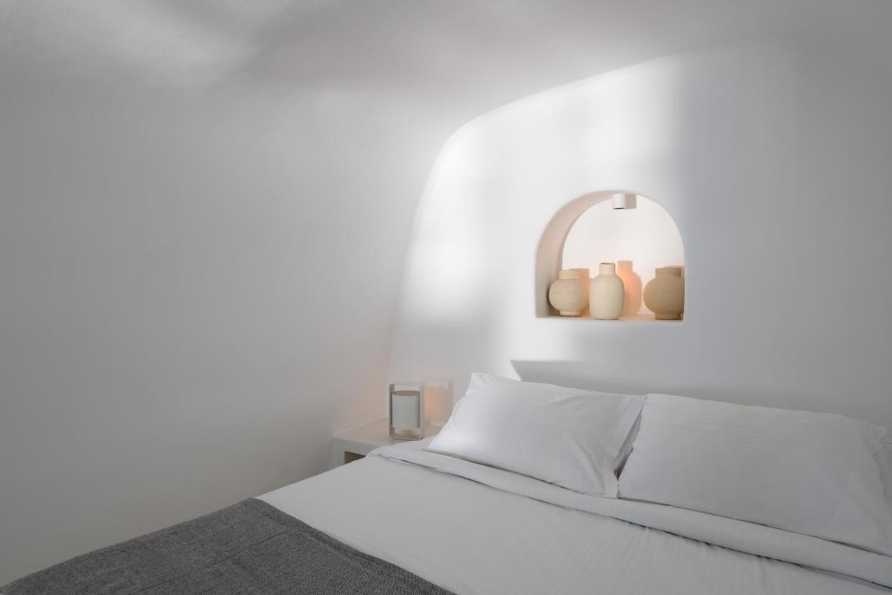 Lathouri Cave * Oia (Santorini)