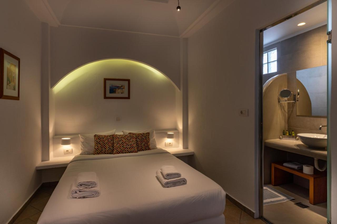 Anamnesis Fira (Santorini)