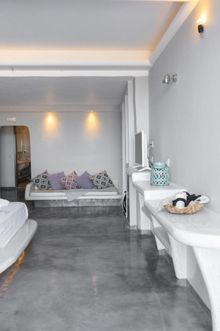 Demilmar Luxury Hotel Perissa (Santorini)