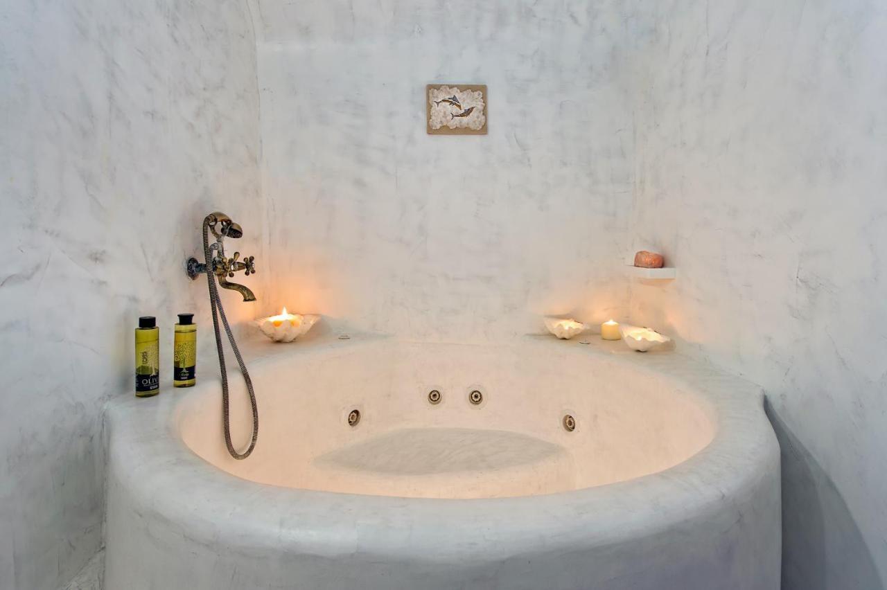 3-bed Sleeps 8 With Pool And Aircon Pyrgos Kallistis