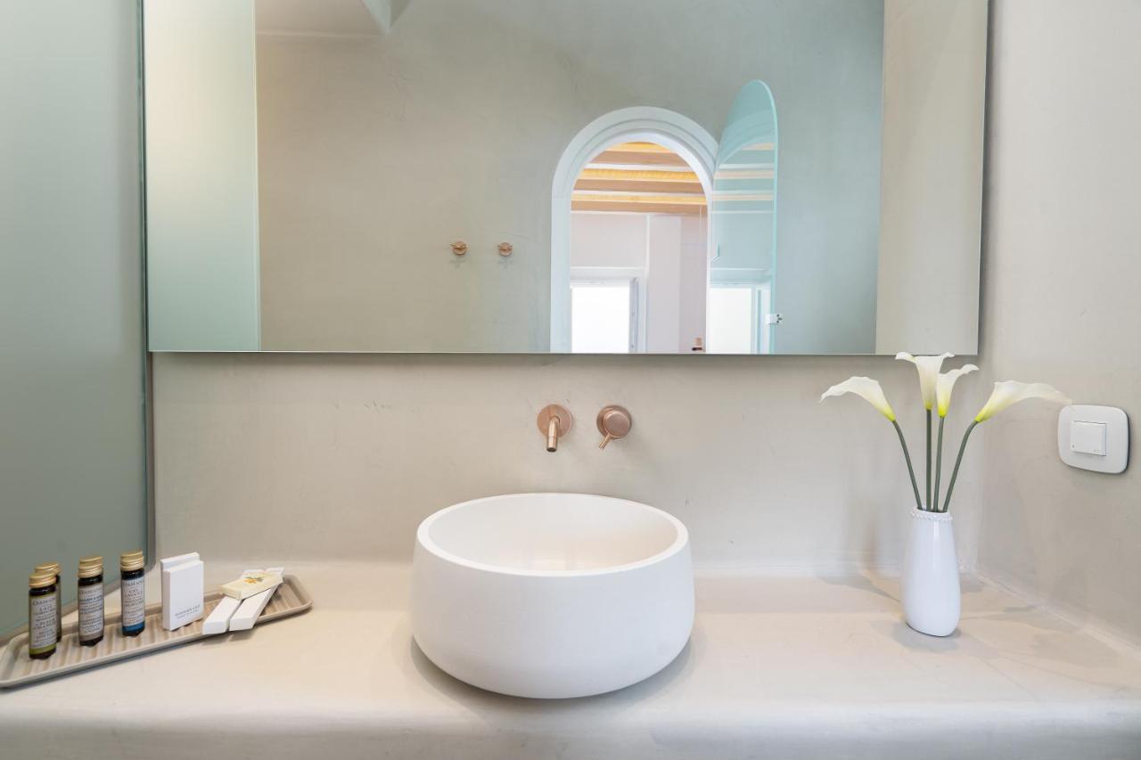 Airth Santorini Suites