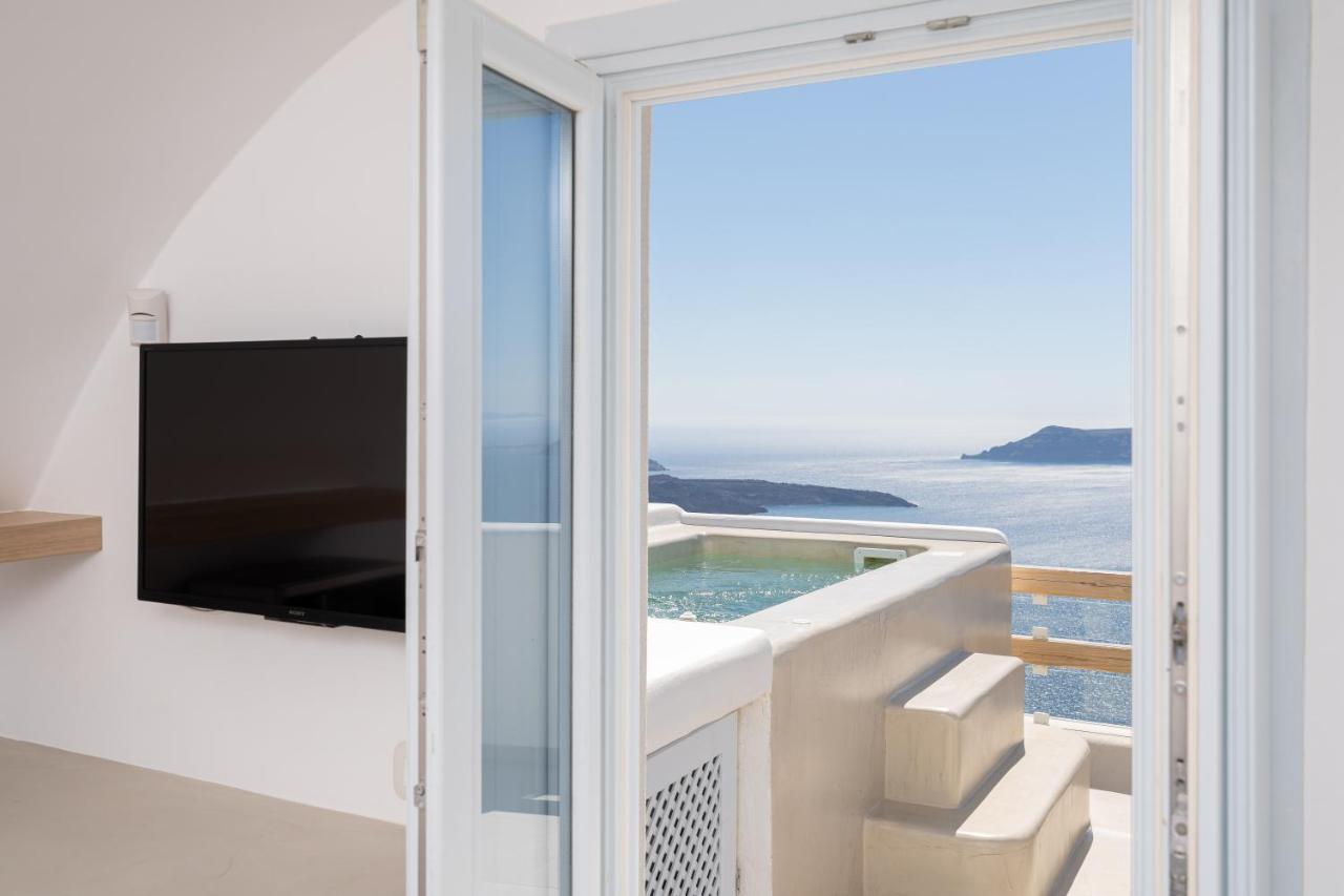Airth Santorini Suites