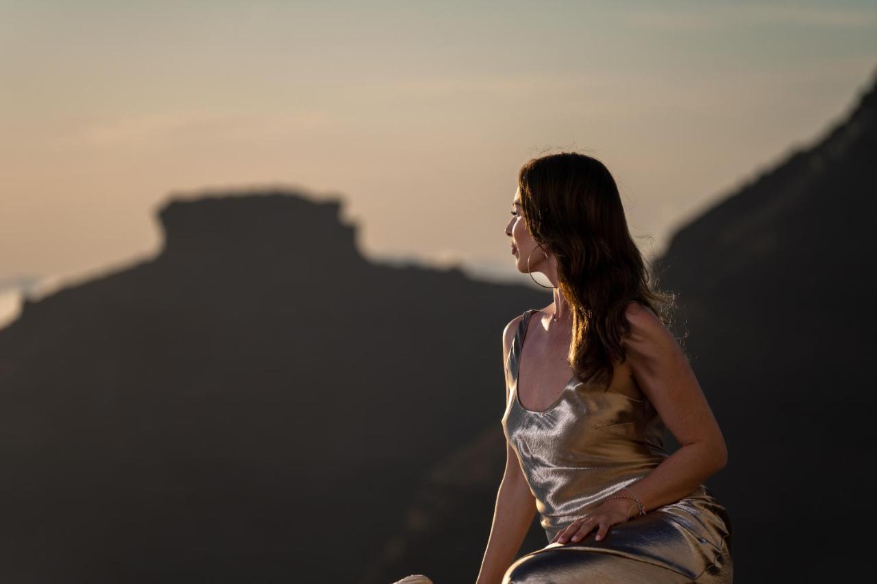 Airth Santorini Suites *