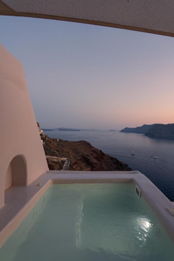 The Architect's Cave House * Oia (Santorini)