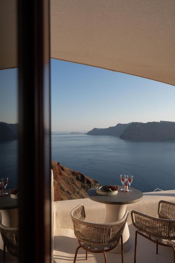 The Architect's Cave House * Oia (Santorini)