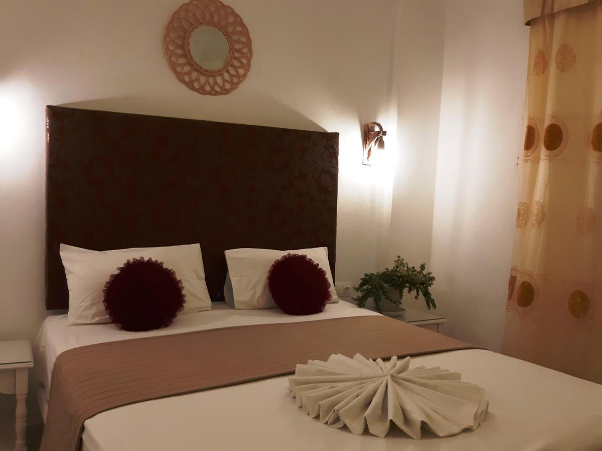 Atalos Aparthotel Kamari (Santorini)