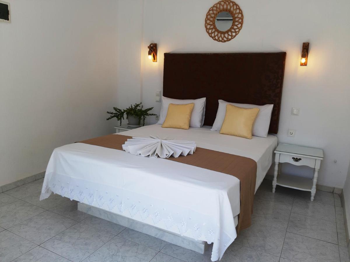 Atalos Aparthotel Kamari (Santorini)