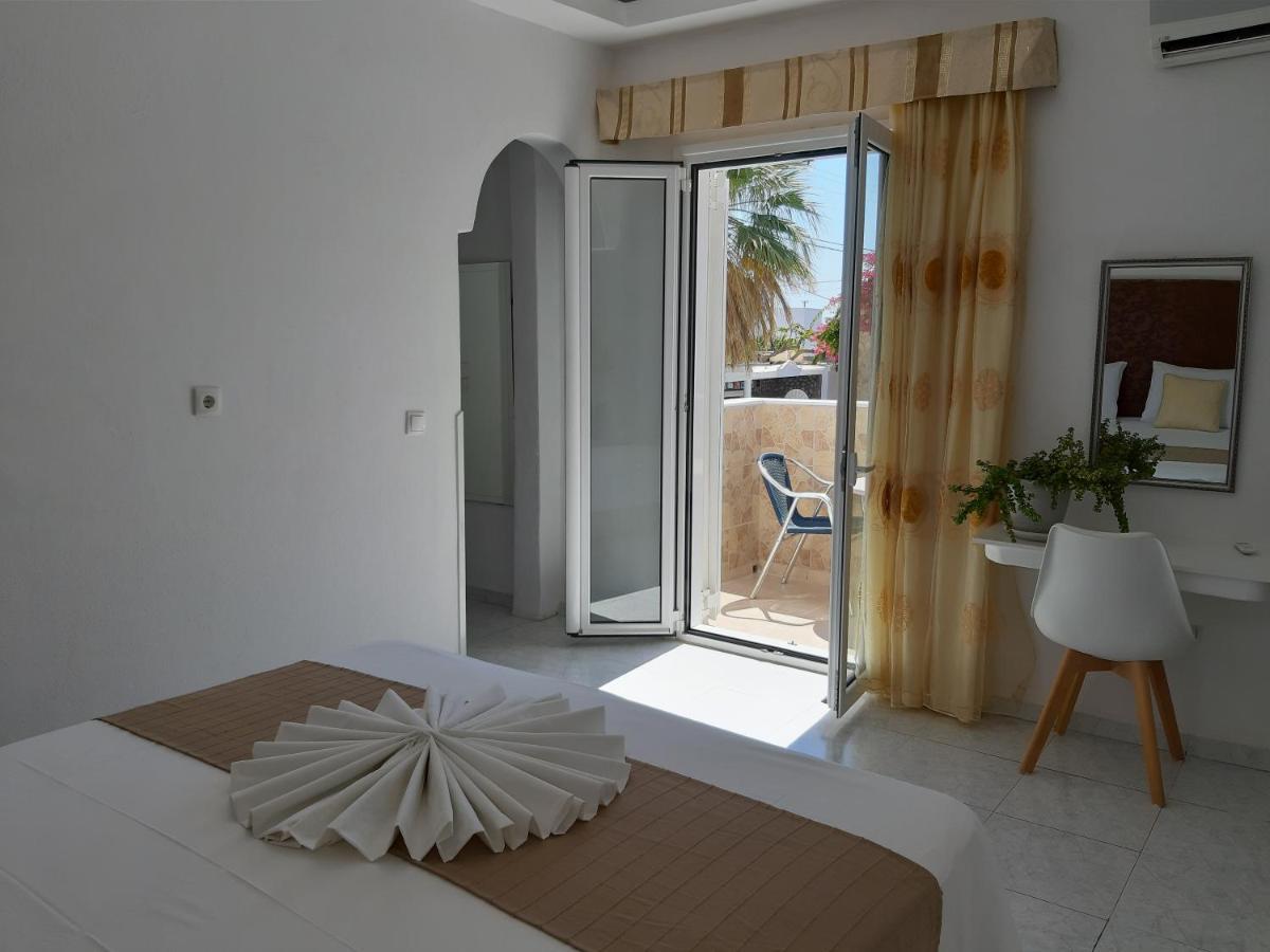 Atalos Kamari (Santorini)