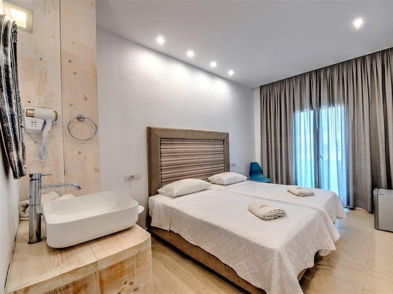 Anamar Santorini Hotel