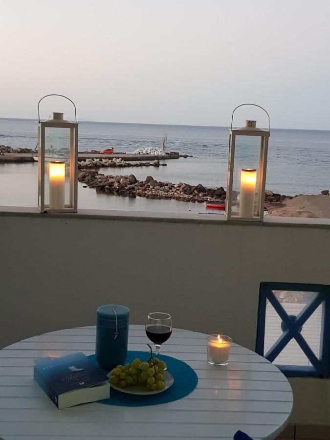 Rodothea And Adams On The Beach, Santorini Apartment *