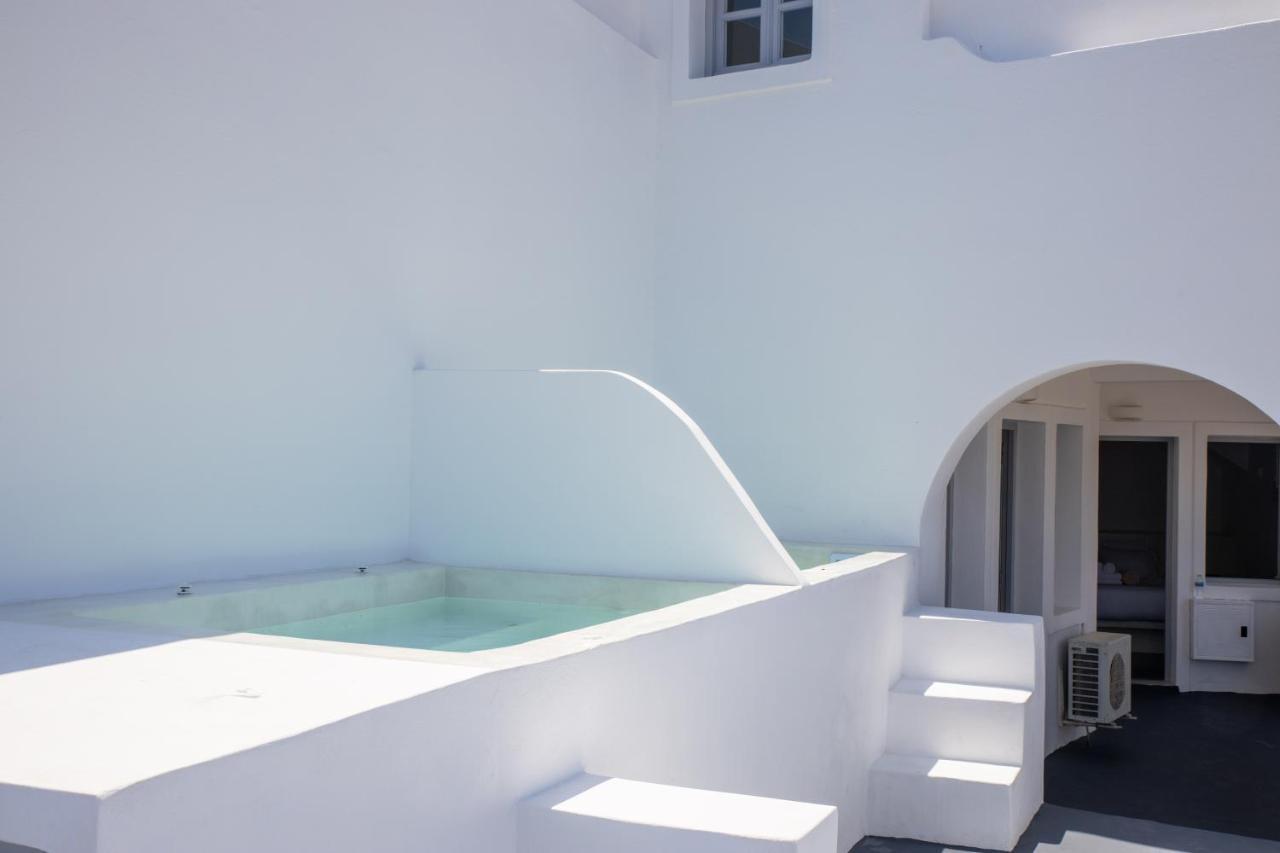 White Cave 3* Oia (Santorini)