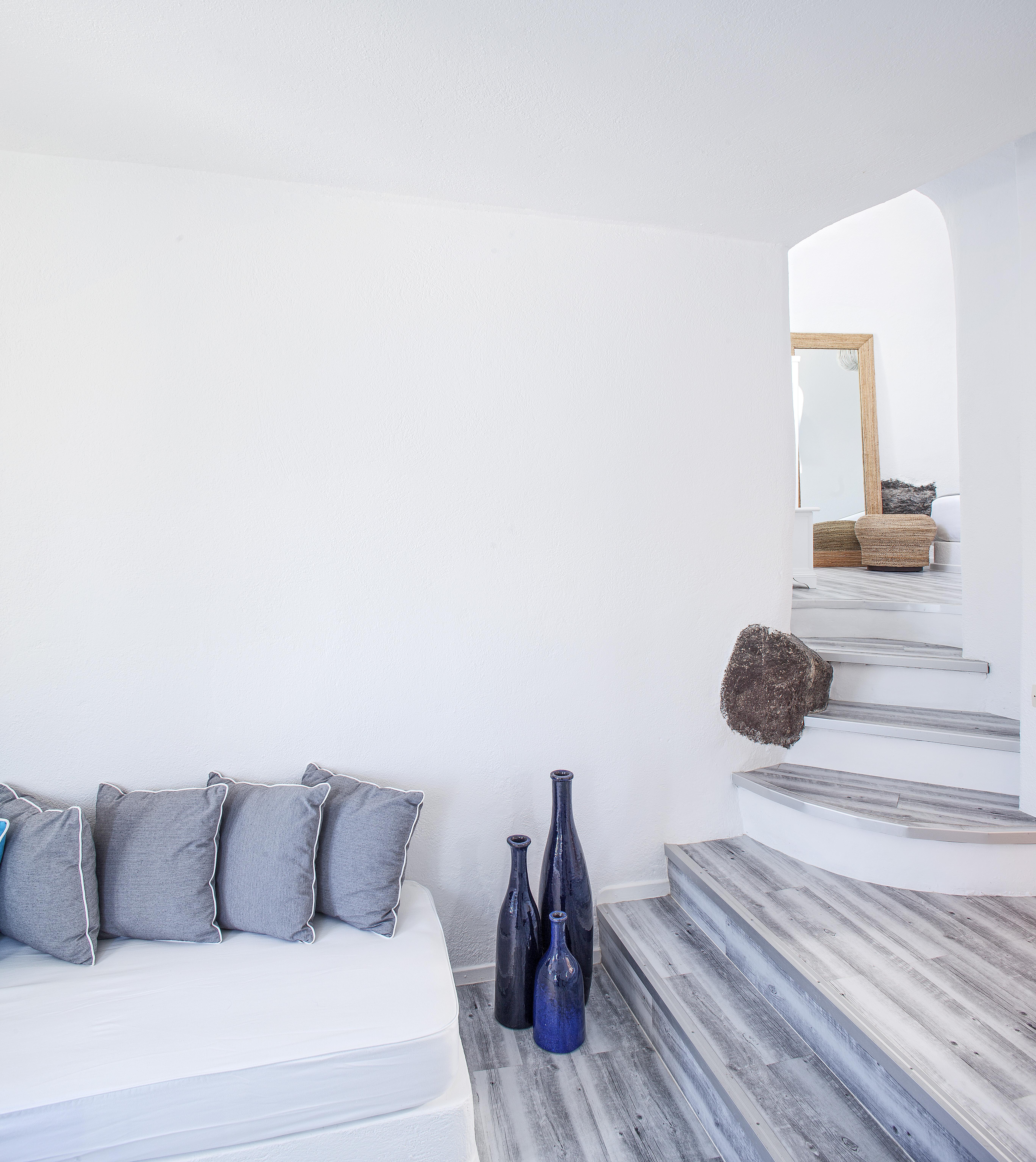 Mill New Elegant 4* Fira (Santorini)
