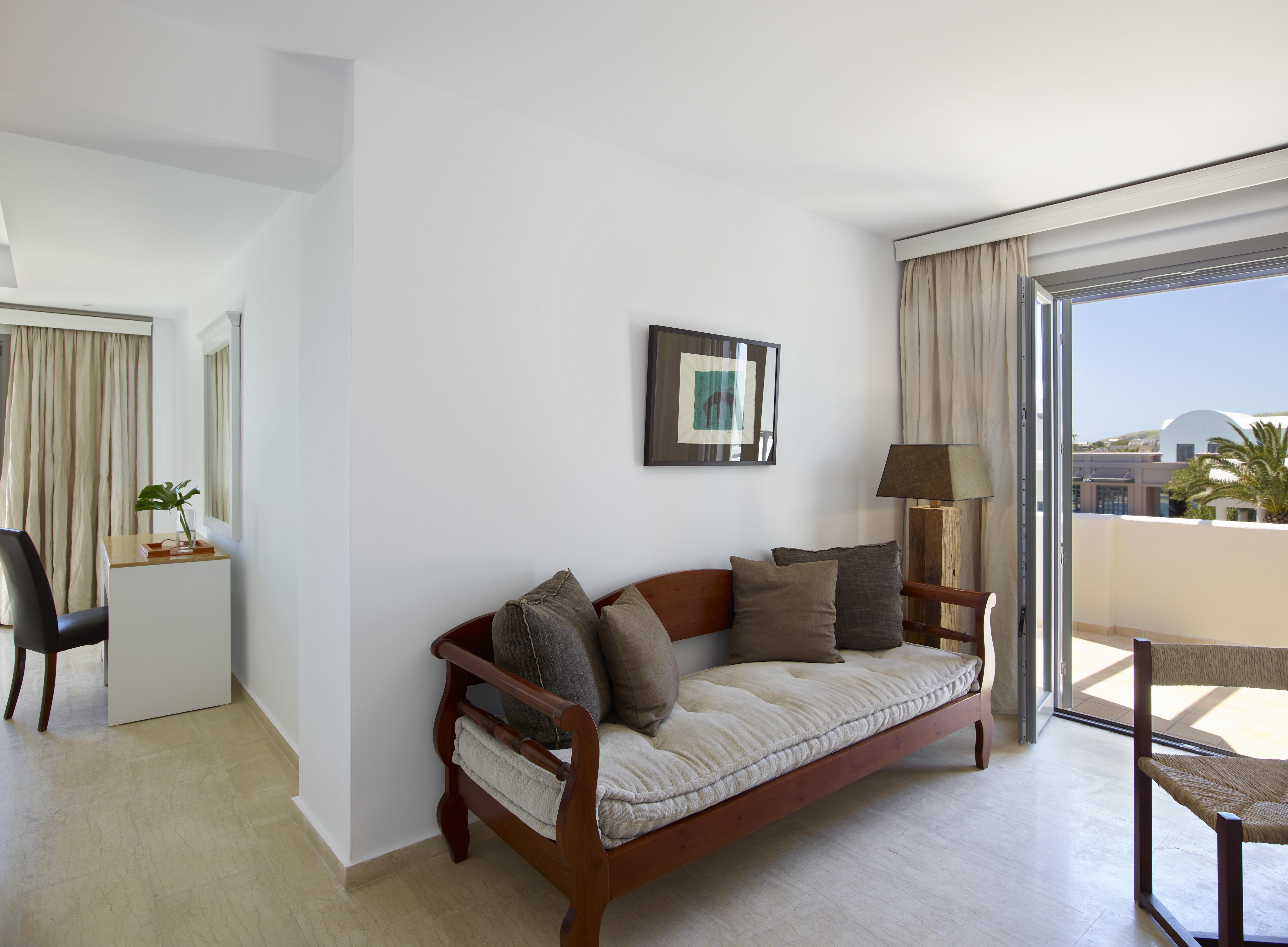 9 Muses Santorini Hotel