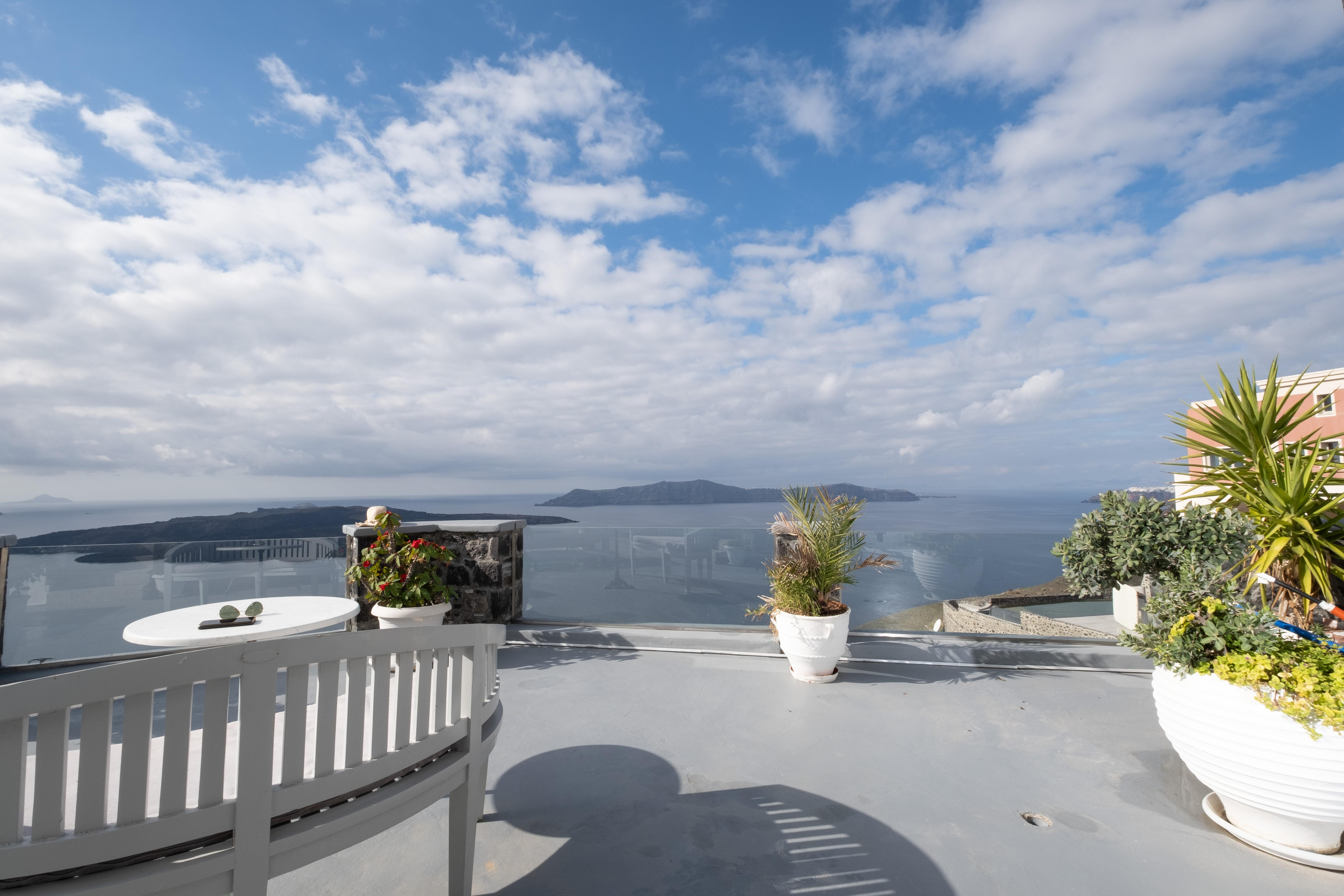 Loucas On The Cliff Hotel