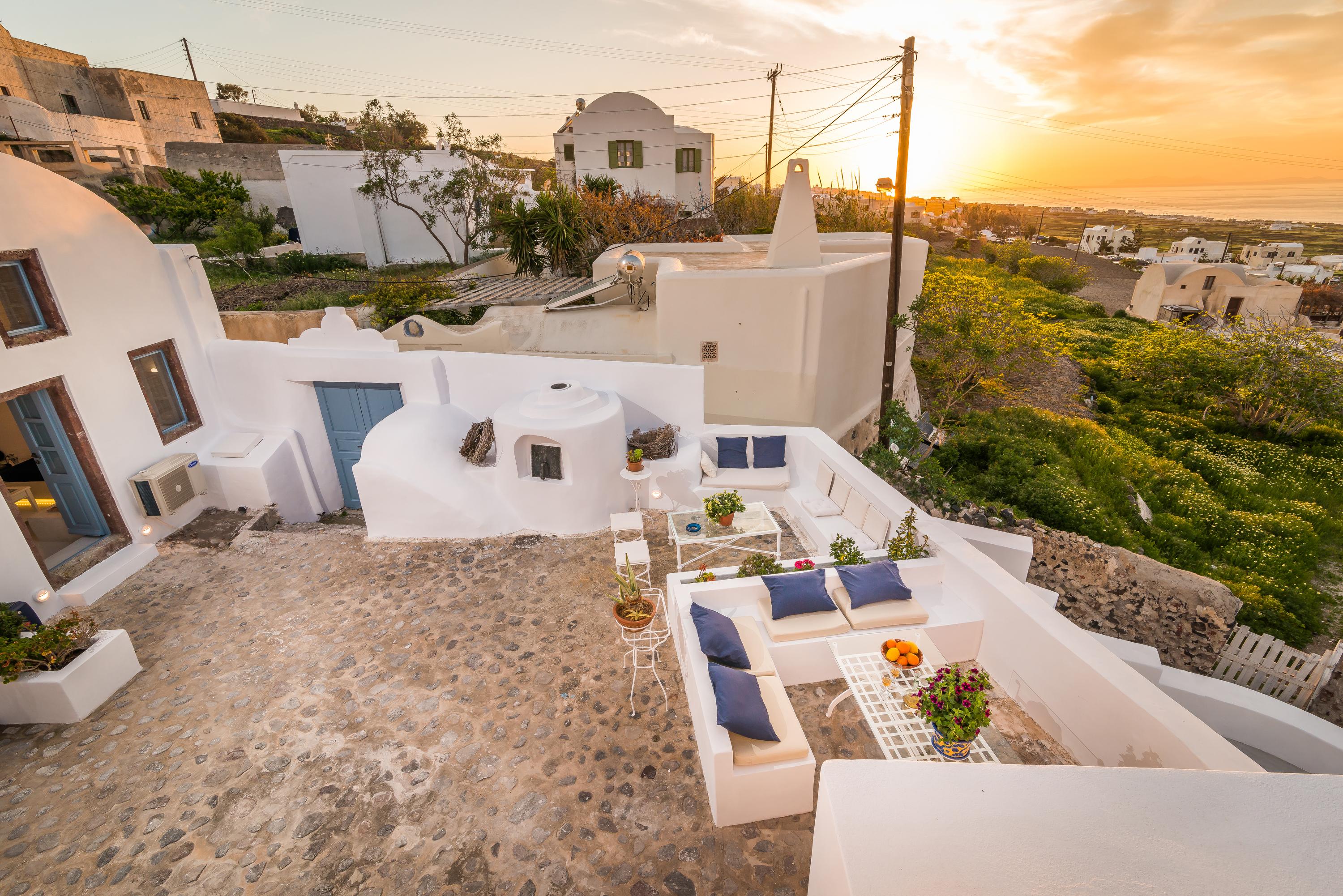Fava Eco 4* Foinikia (Santorini)