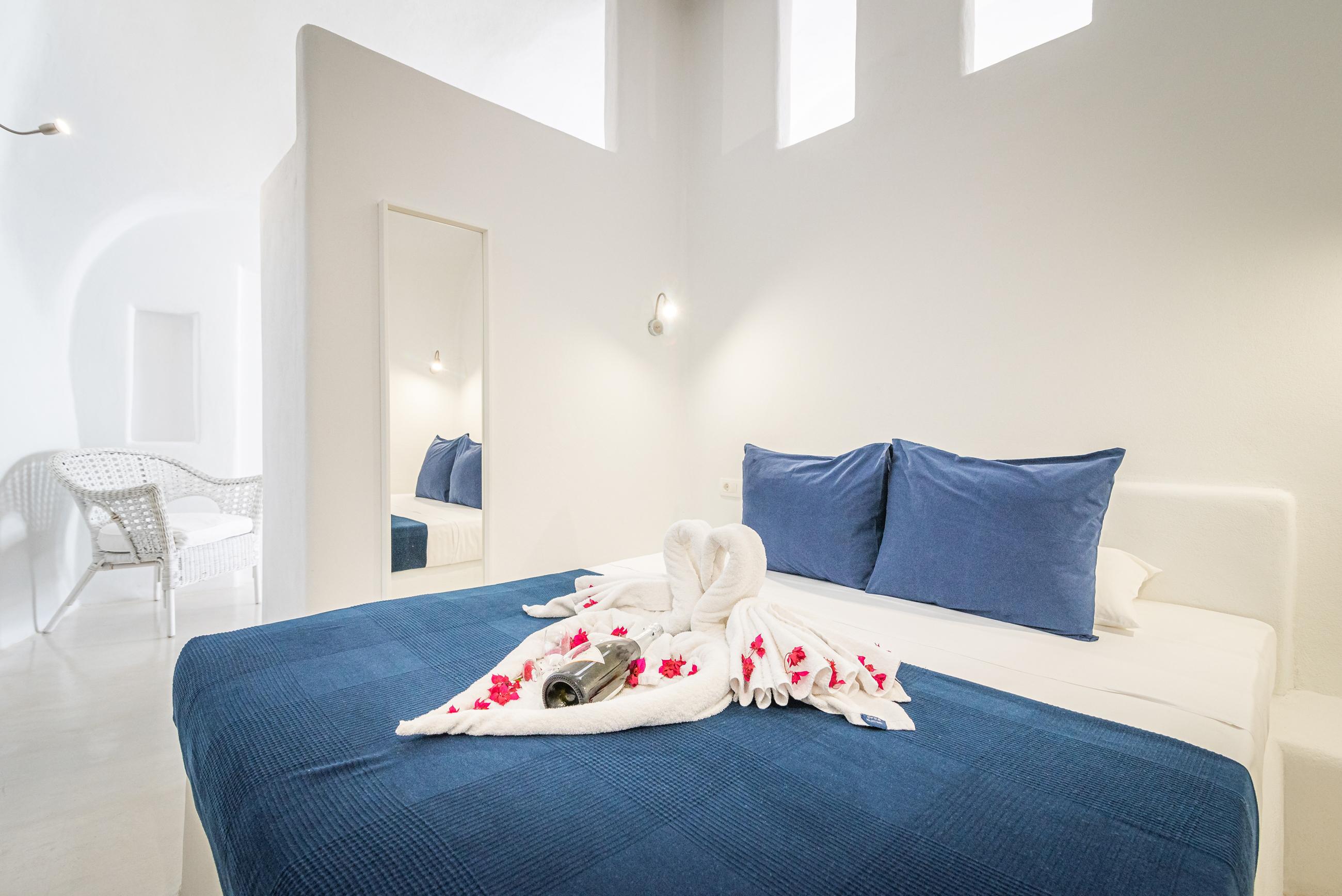 Fava Eco 4* Foinikia (Santorini)