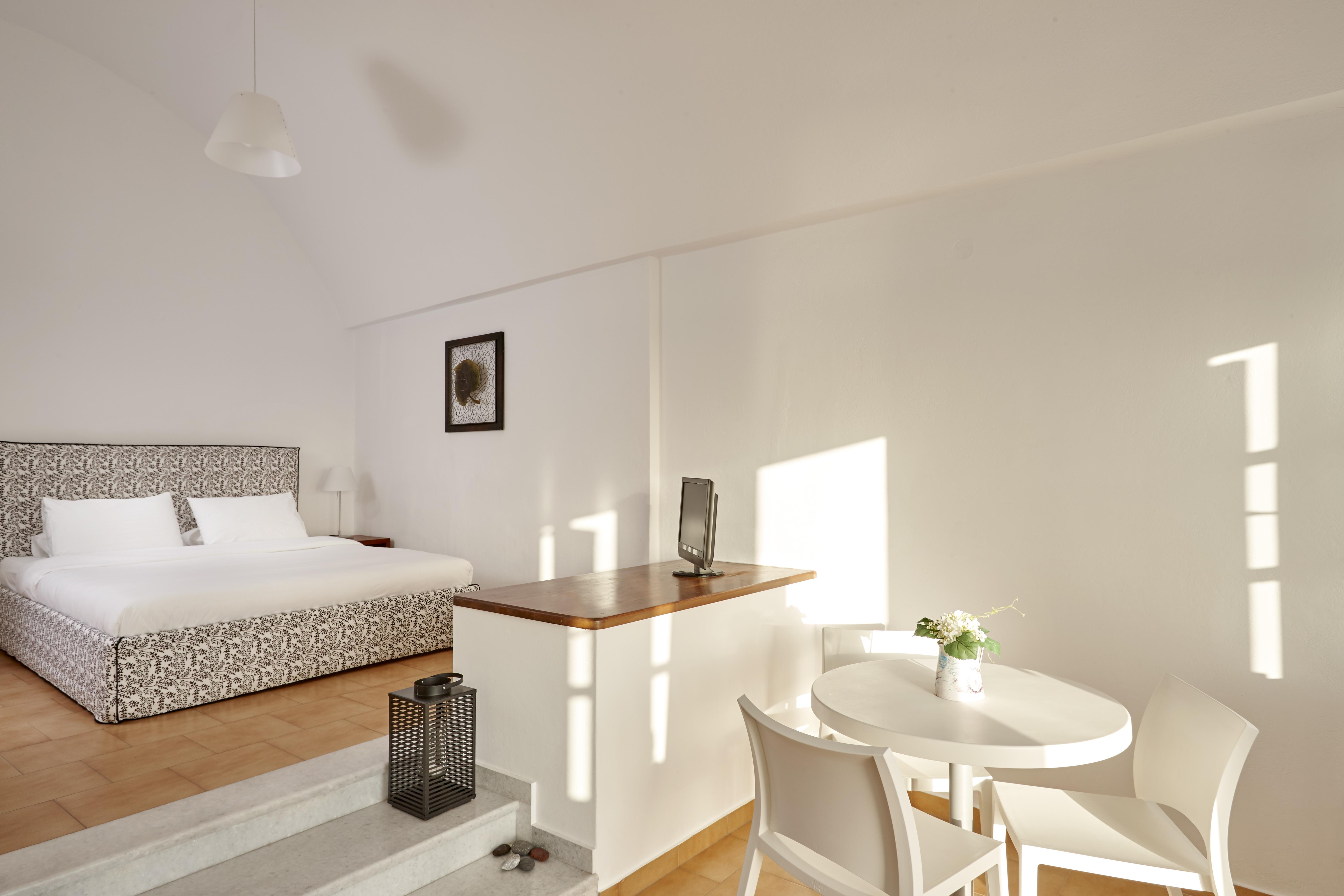 Manos Small World Hotel 3*