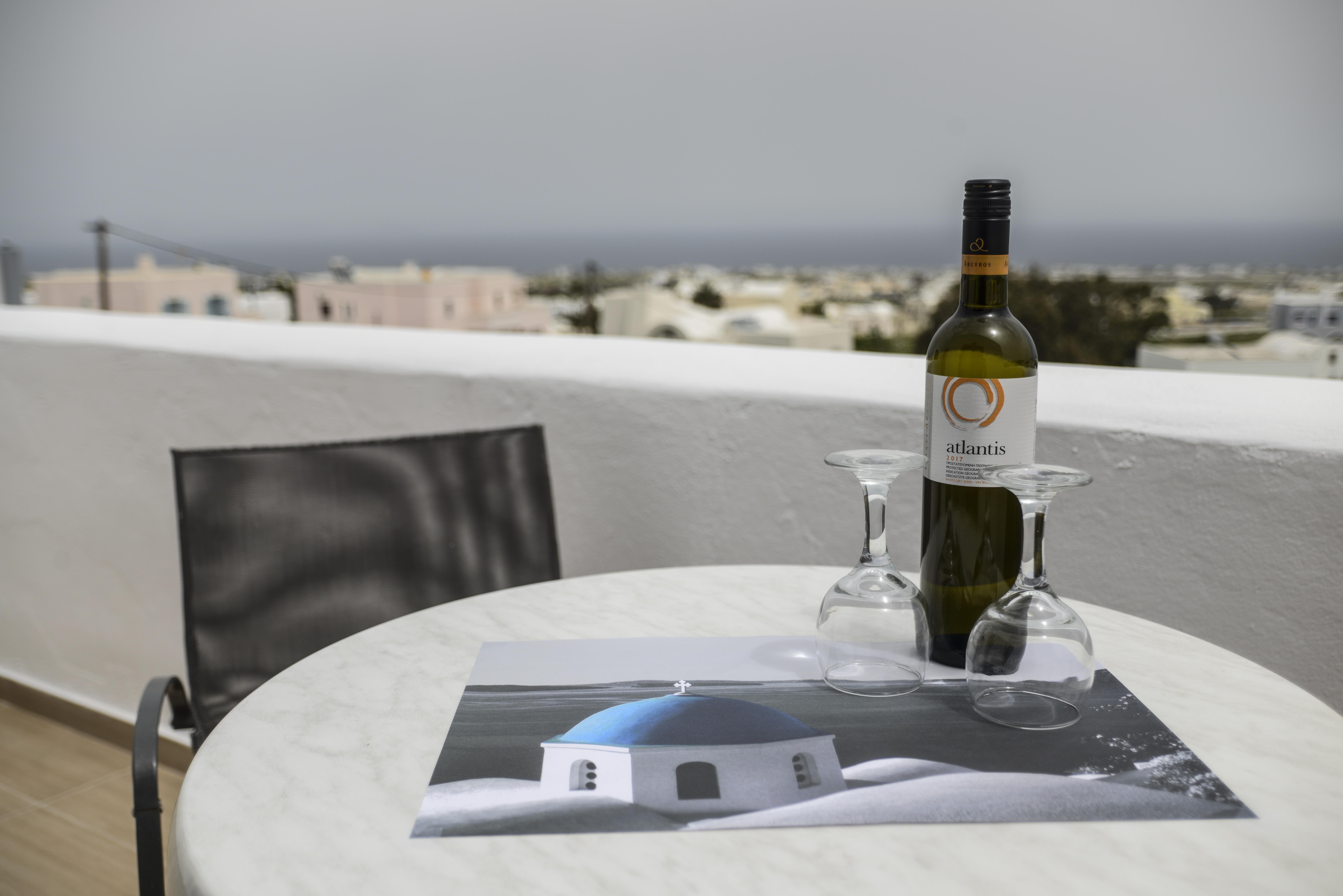 Hotel Omiros Messaria (Santorini)