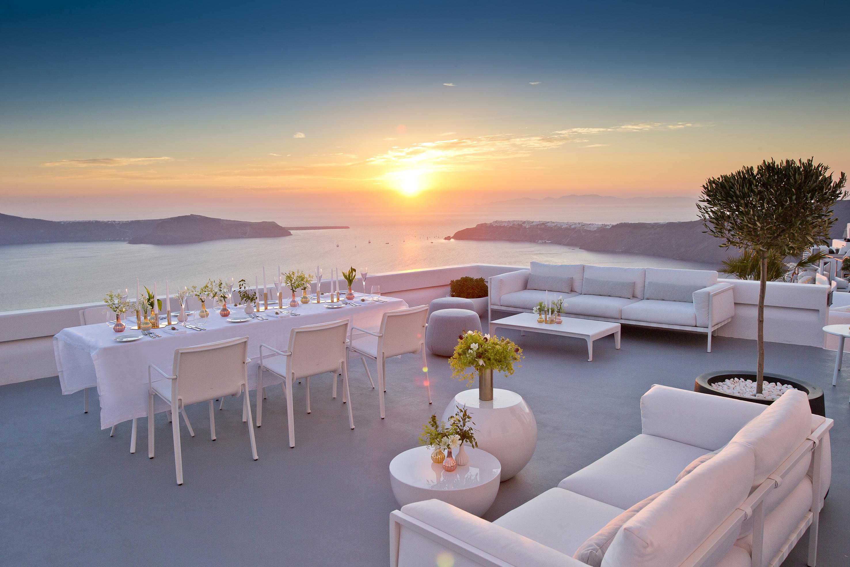 Grace Hotel, Collection