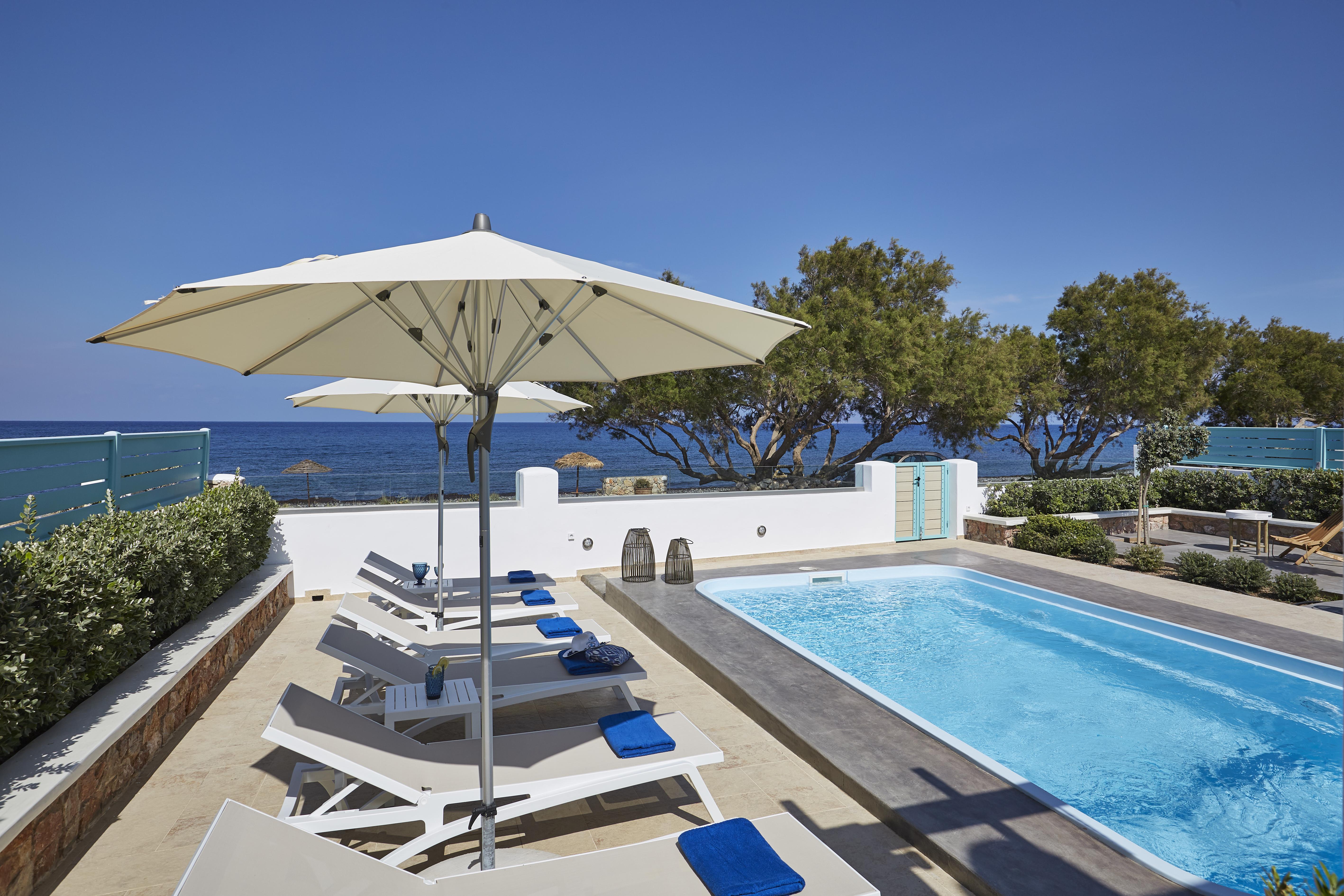 Almyriki * Monolithos (Santorini)