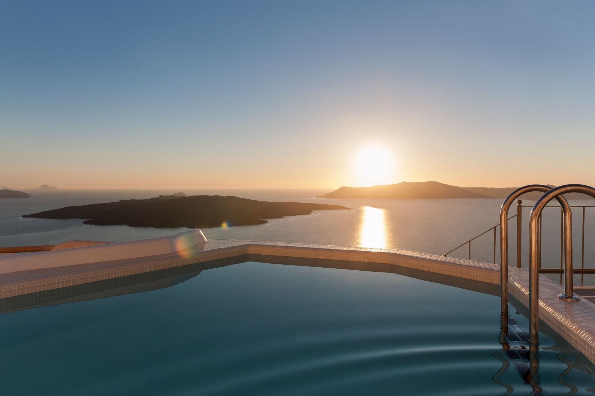 Renos Hotel Fira (Santorini)
