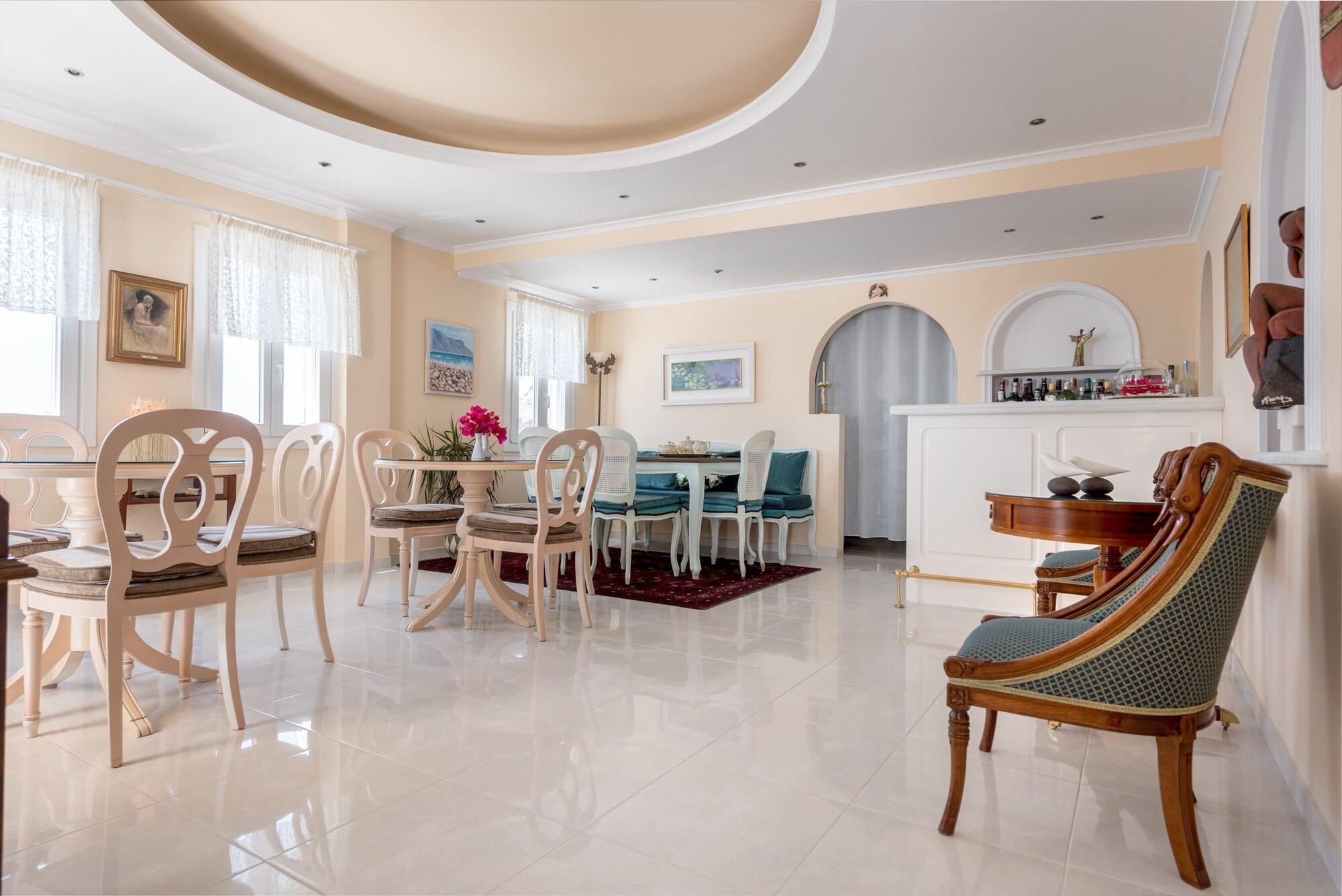Renos Hotel Fira (Santorini)