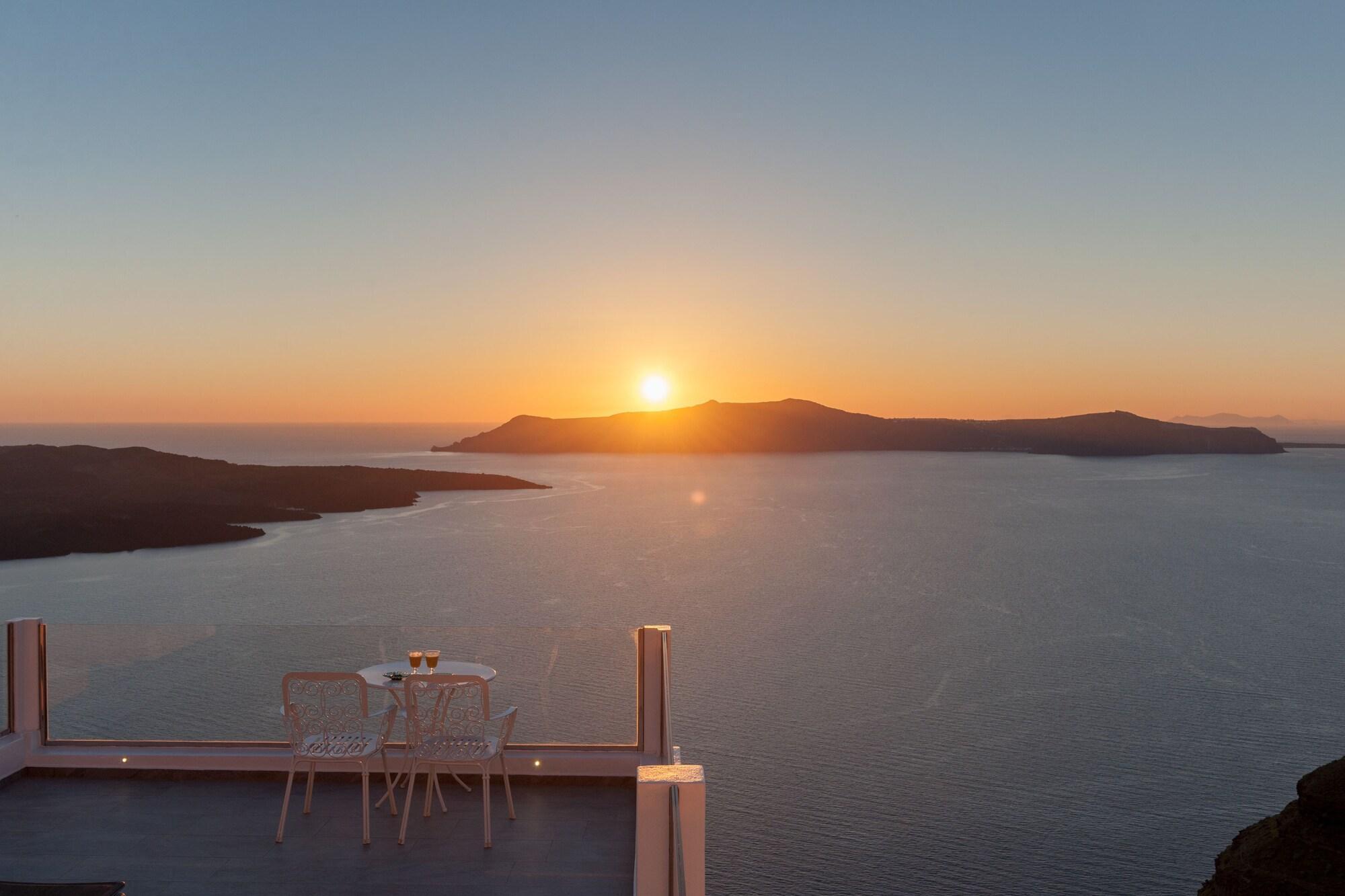 Renos Hotel Fira (Santorini)