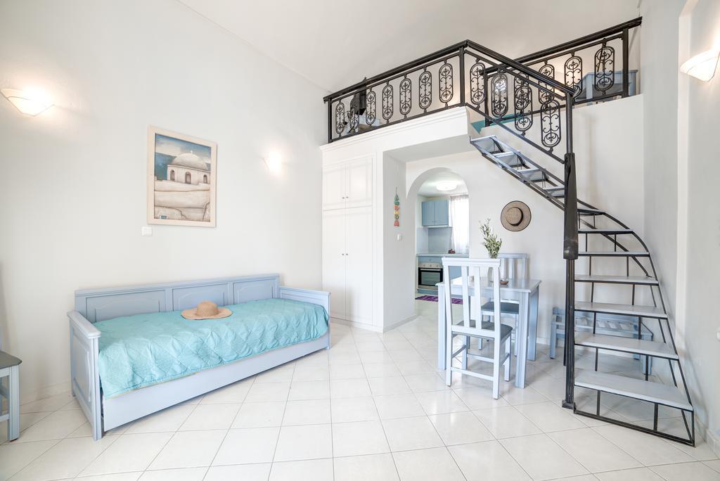 Monolithia * Kamari (Santorini)