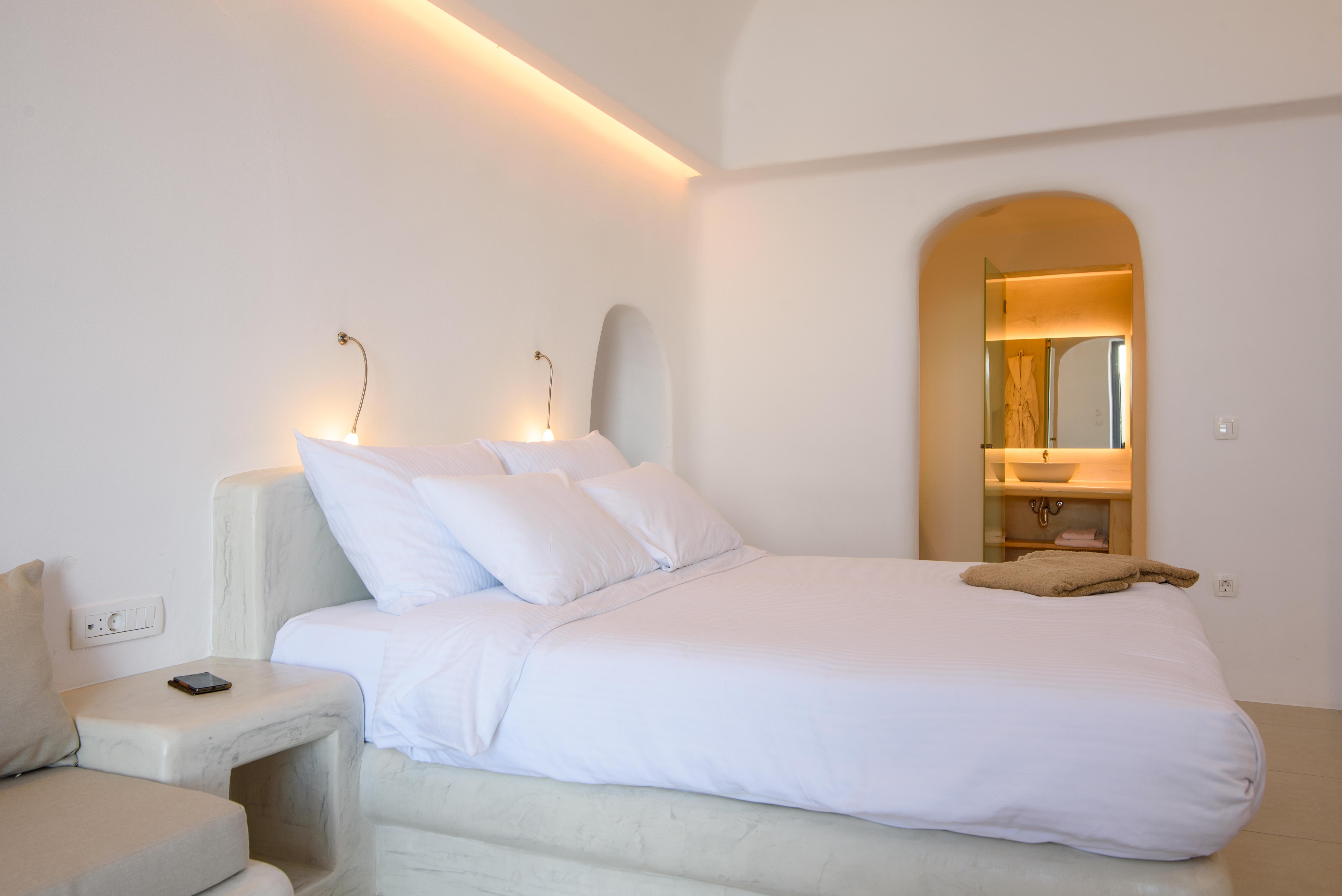 On The Cliff 4* Fira (Santorini)