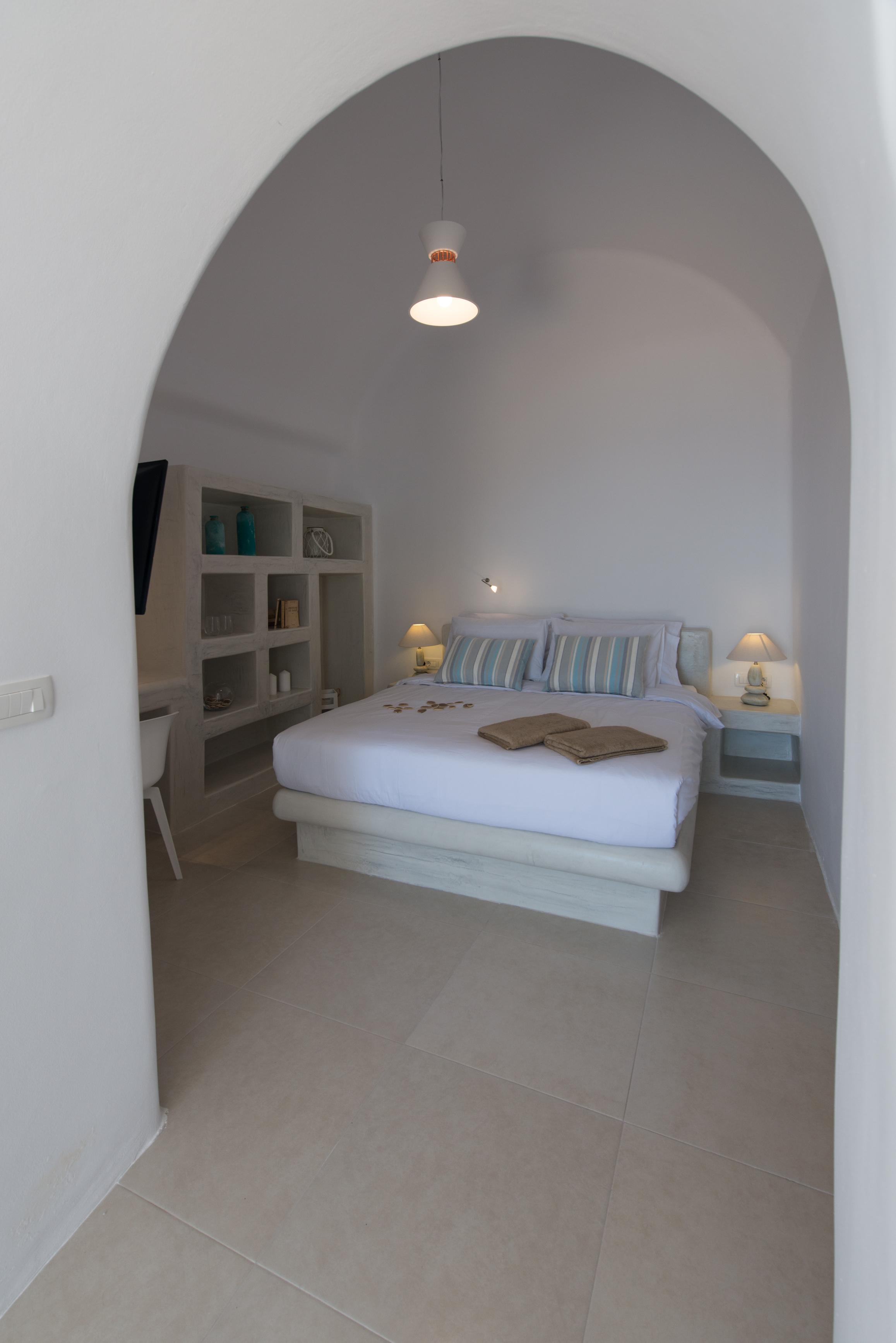 On The Cliff 4* Fira (Santorini)