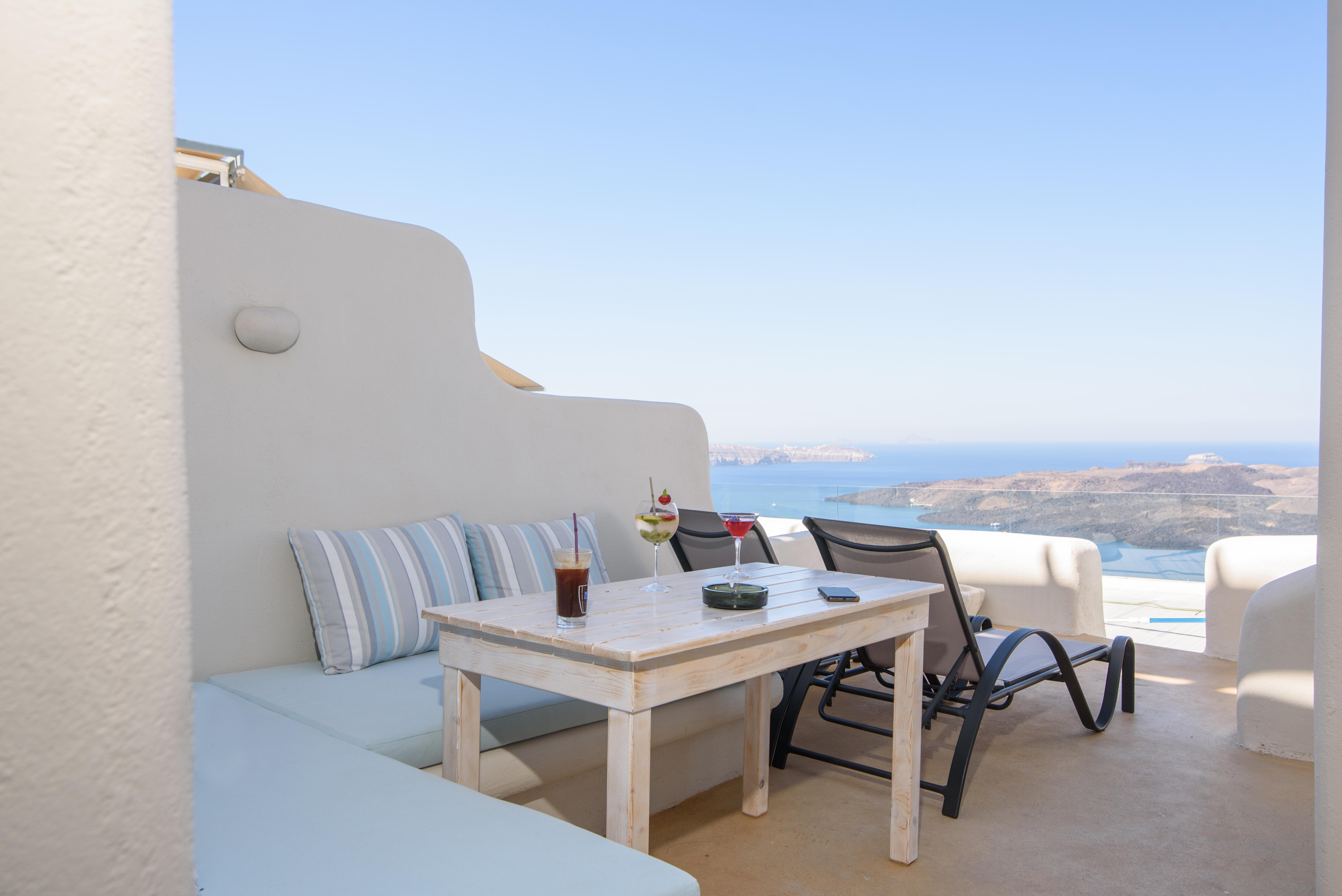 On The Cliff 4* Fira (Santorini)
