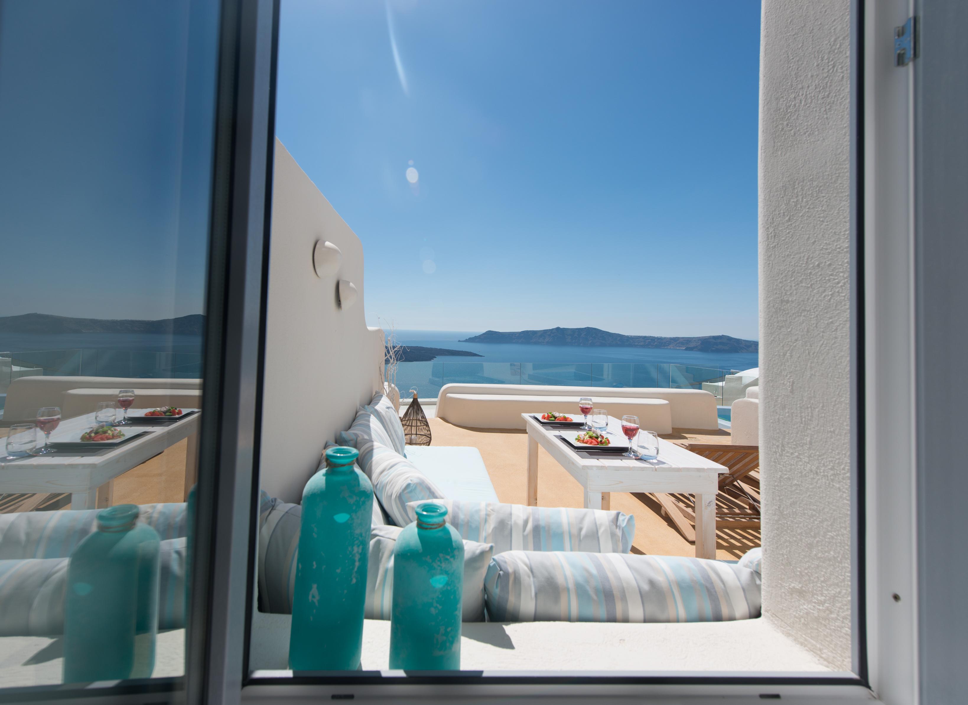 On The Cliff Hotel Fira (Santorini)