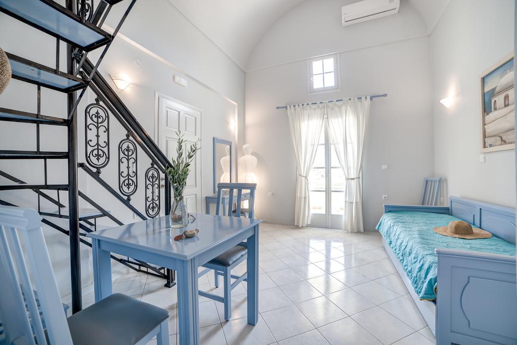 Monolithia Kamari (Santorini)