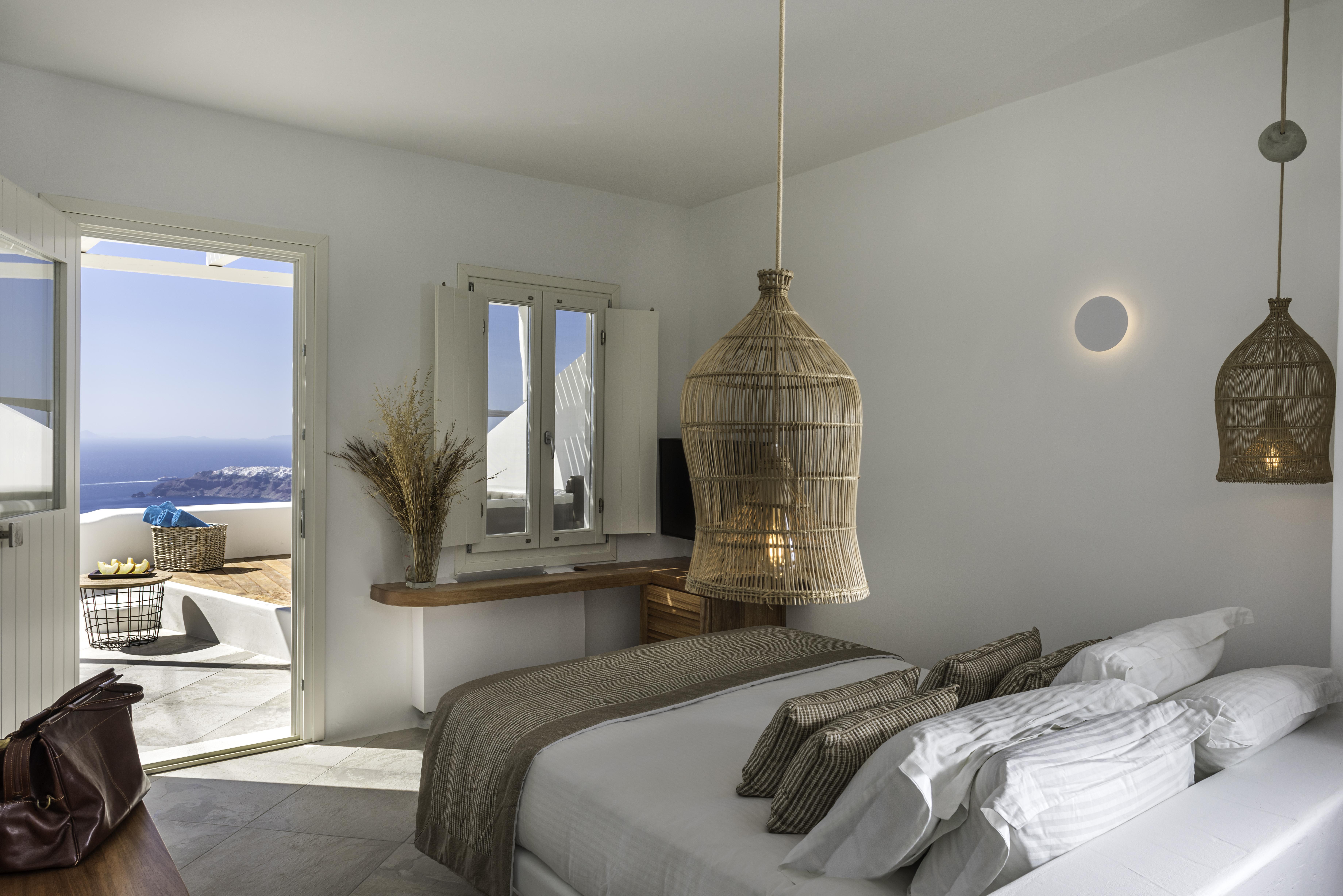 White Santorini 4*