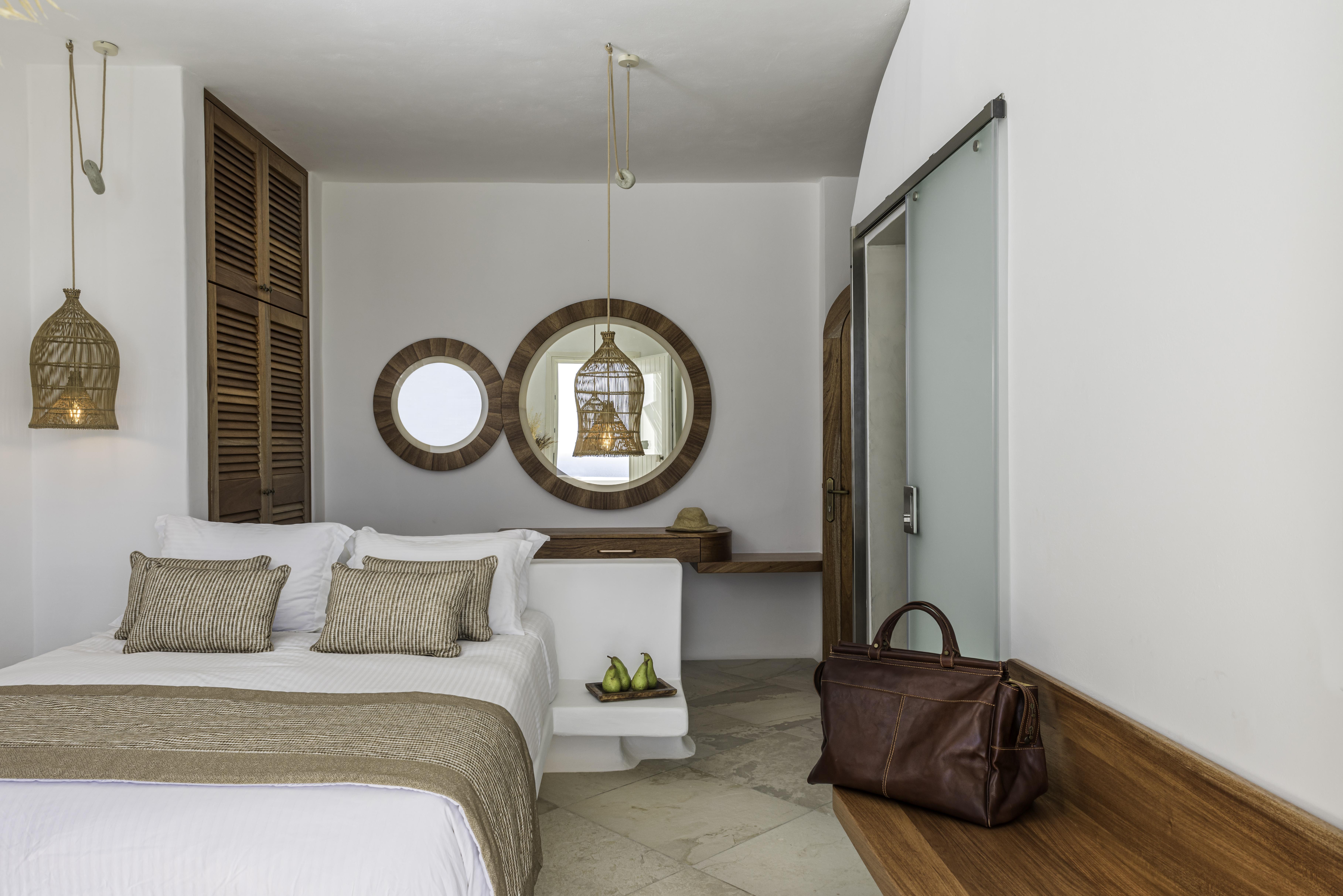 White Santorini 4*