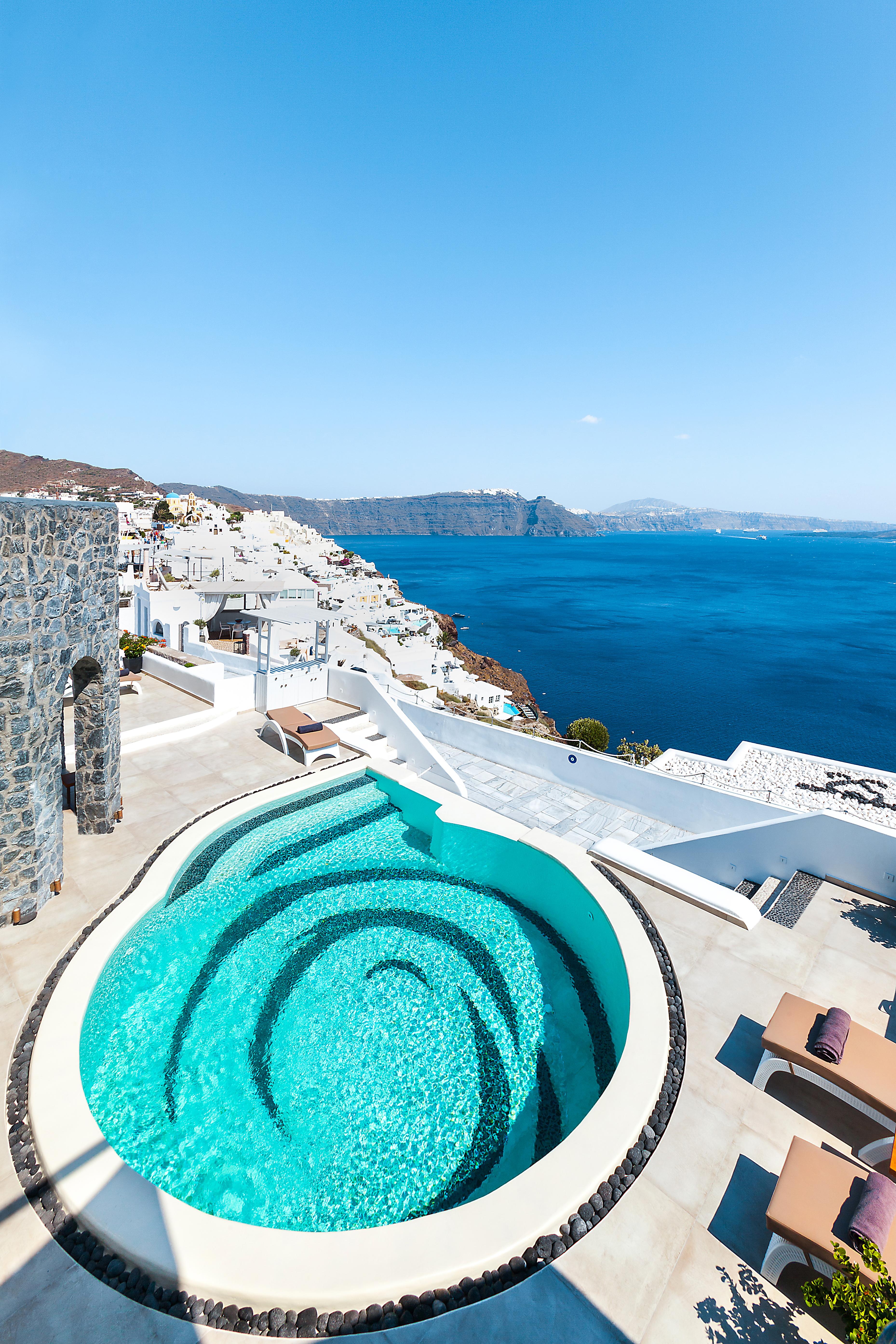 Santorini Secret Premium 4*